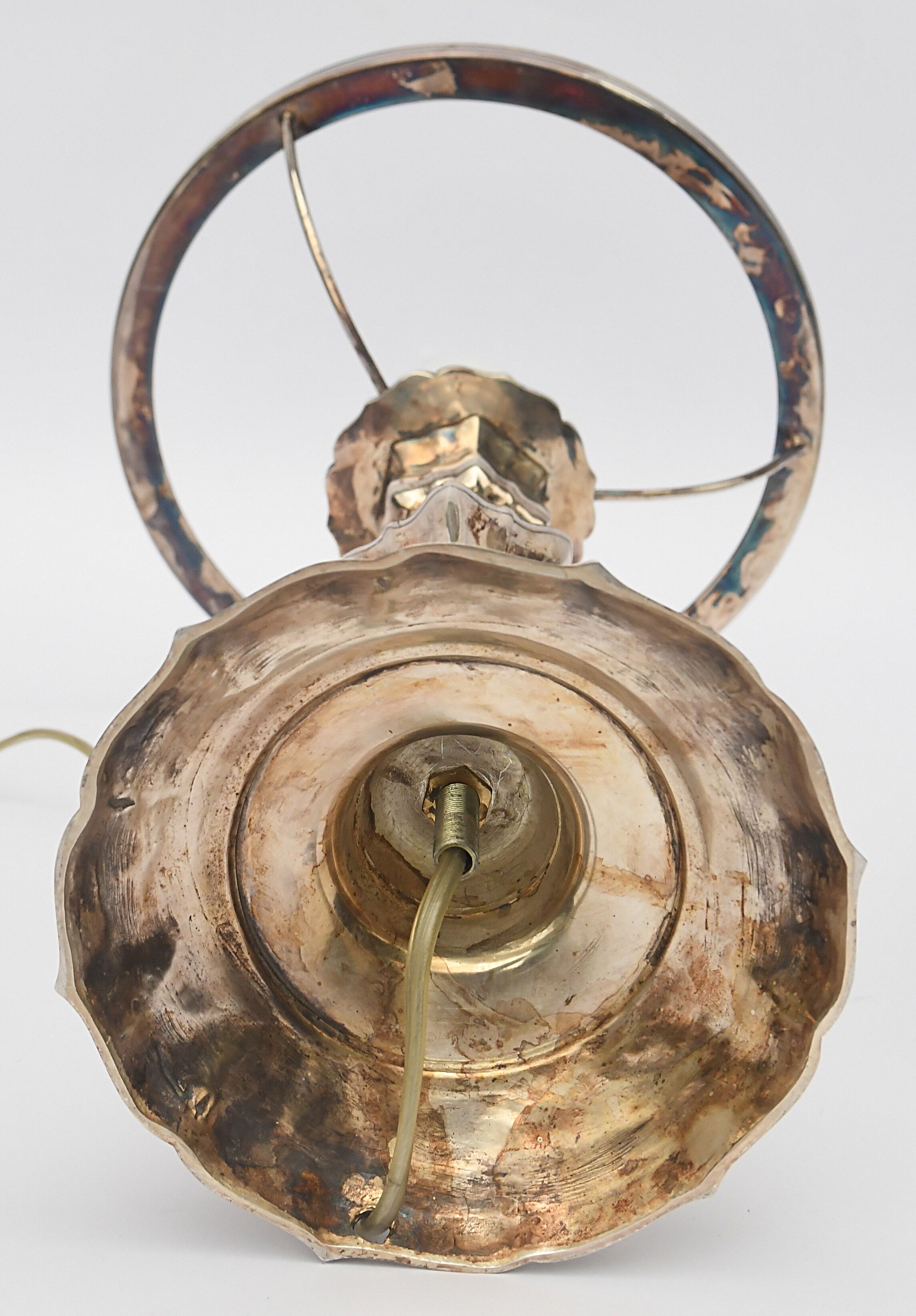 Art Deco lamp in molded glass and silver metal