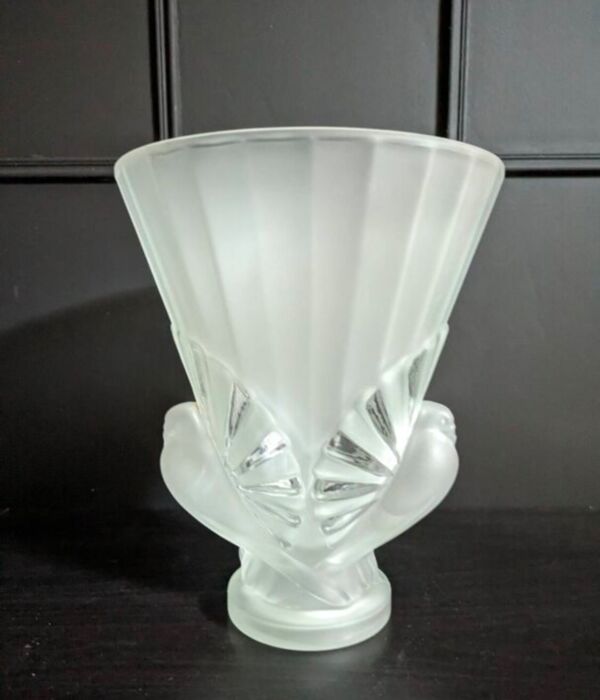 Vase aux ''colombes'' opalescent Art Déco