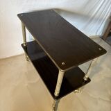 Desserte vintage à roulettes, bois noir et montants en laiton