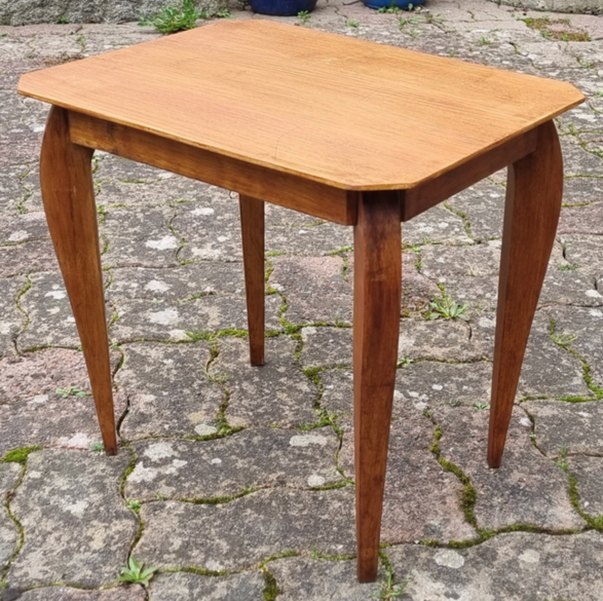 Bout de canapé petite table basse bois blond vintage, années 50