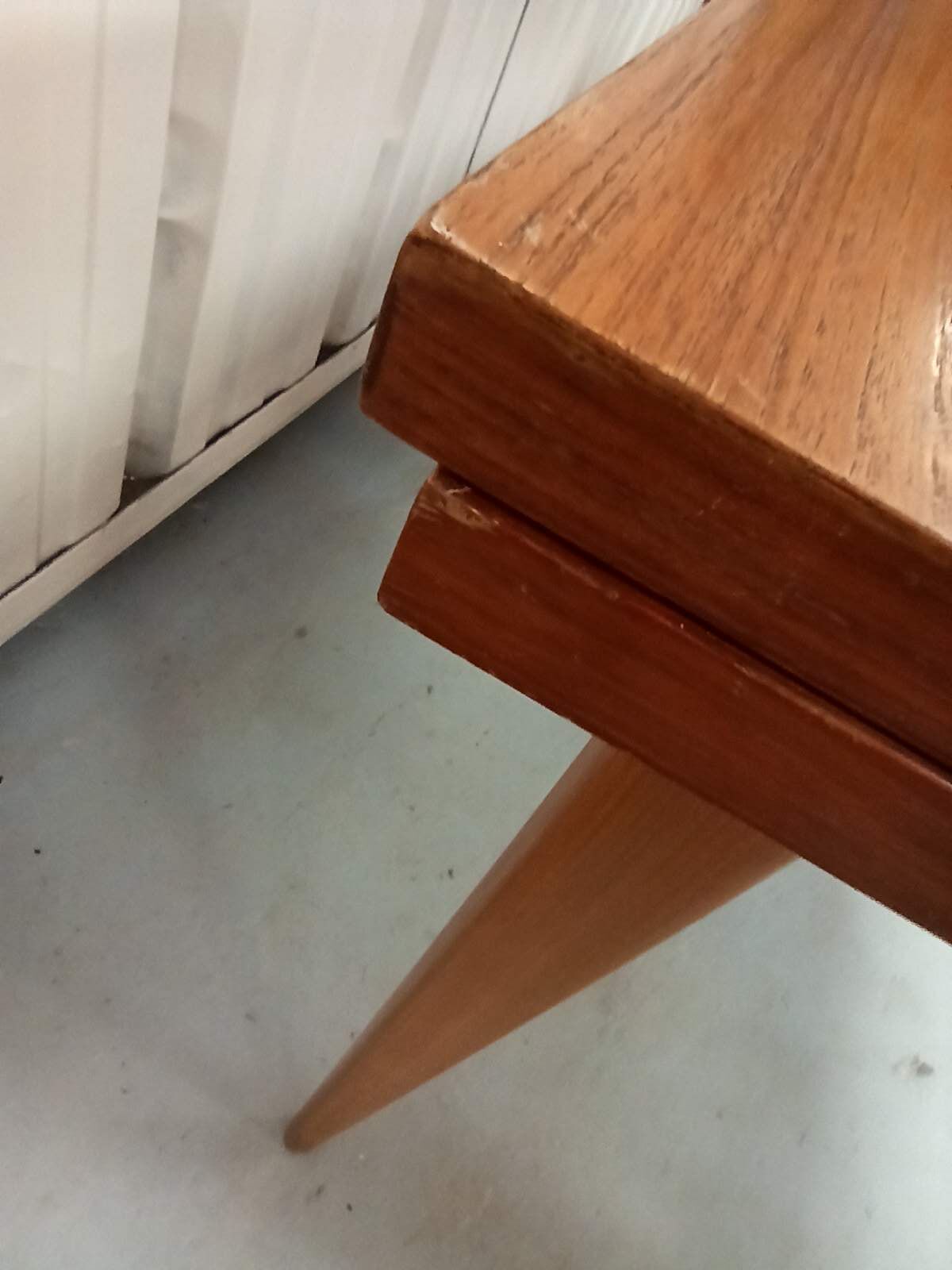 Scandinavian style table 50 year with 2 elongations