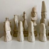 32 stone chess pieces