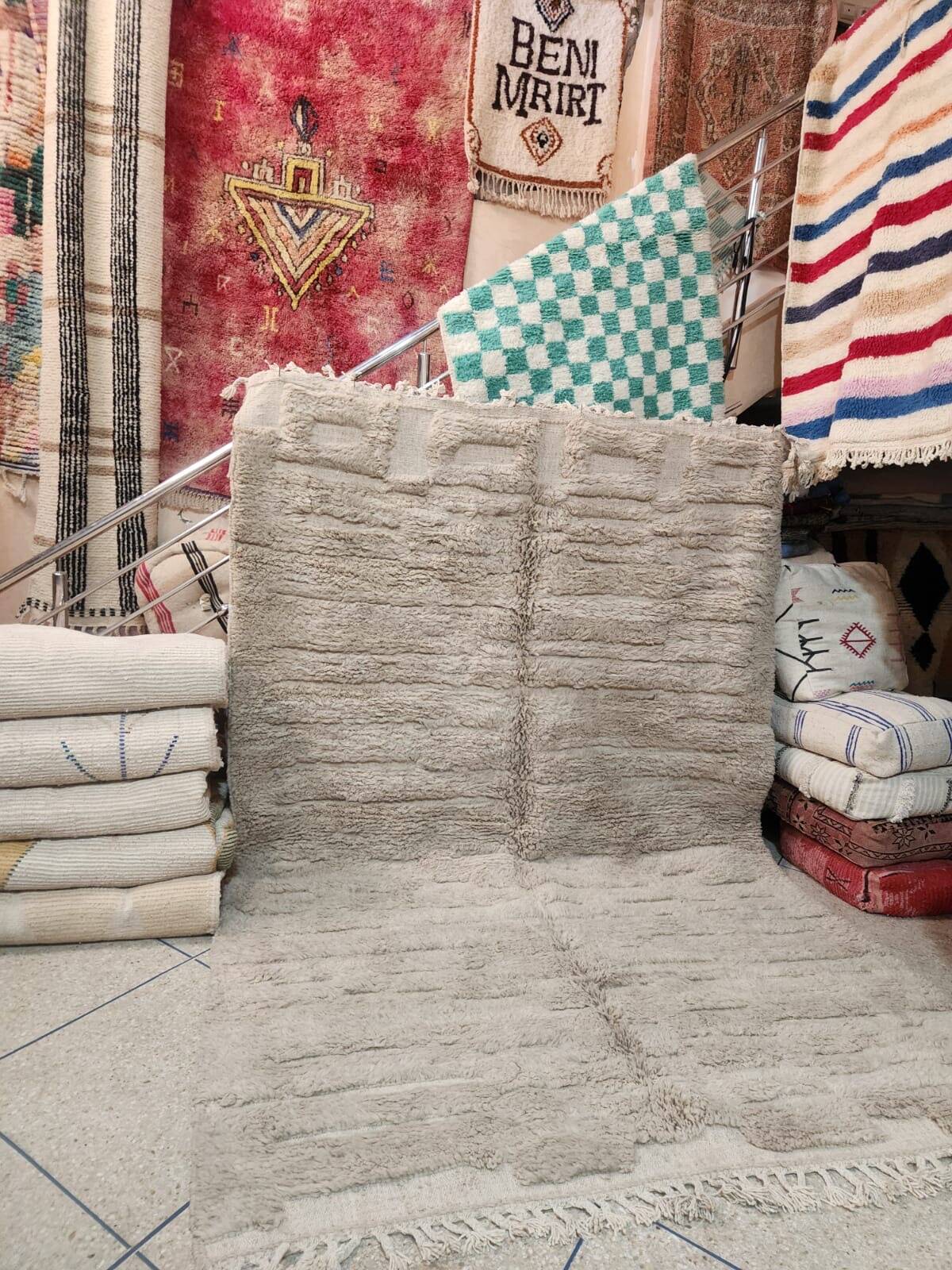 Moroccan Berber rug in cream wool 300 x 200 cm – Geometric patterns