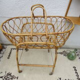 Rattan bassinet on folding support