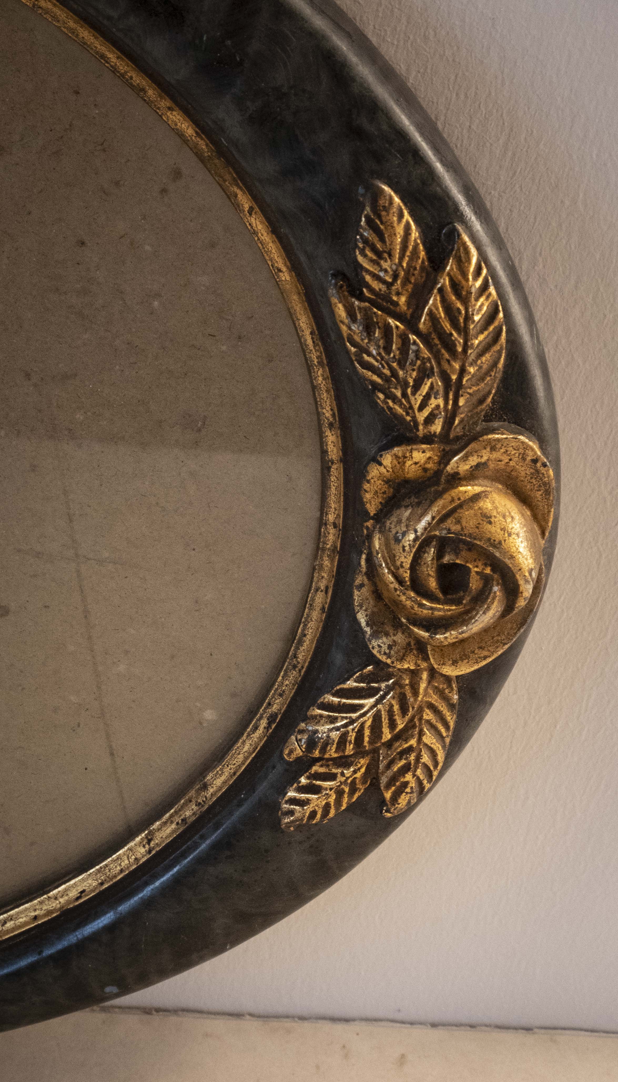Oval art deco frame
