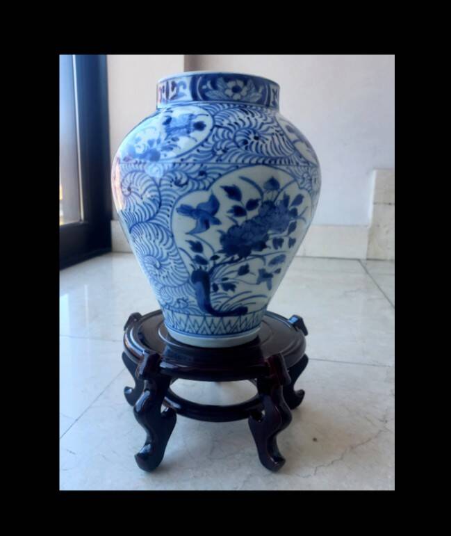 Japanese Edo ble and white vase