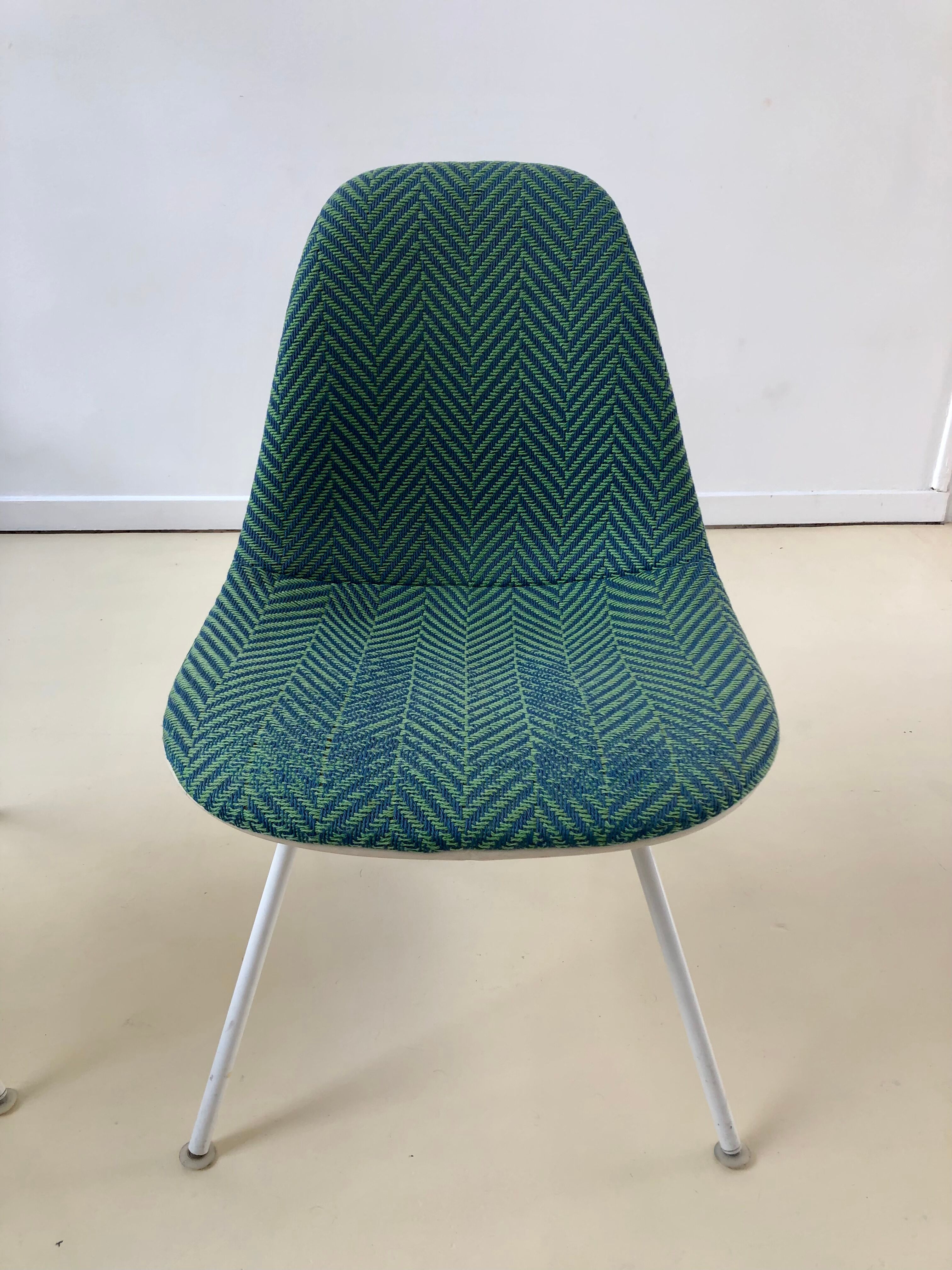 Pair of chairs low base Charles and Ray Eames, fabric Alexander Girard, ed. Herman Miller, 1970