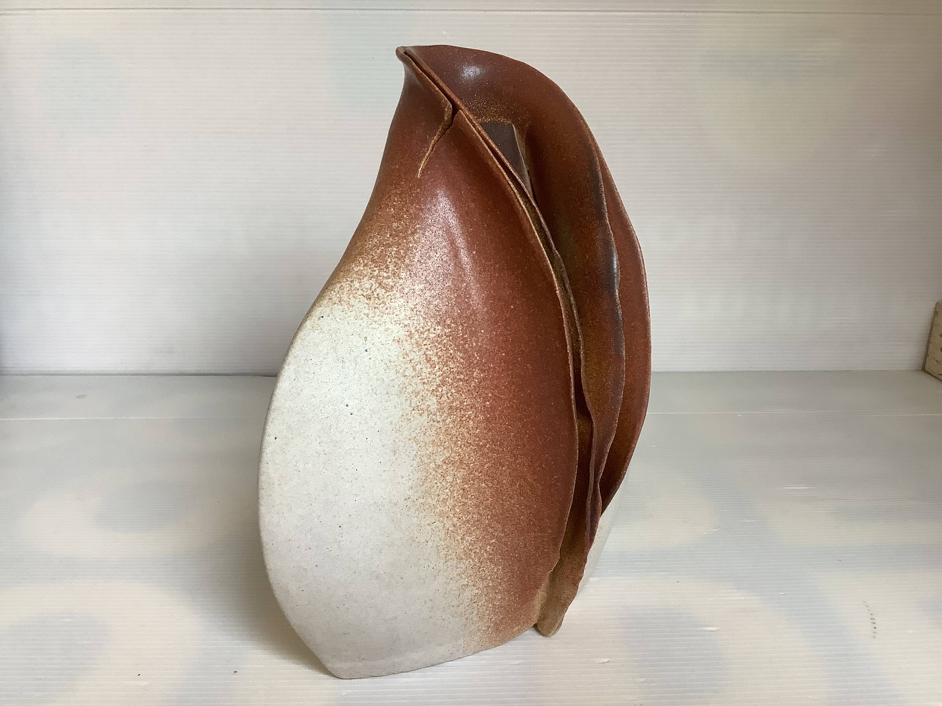 Vase signed by the ceramist Georges Deliège