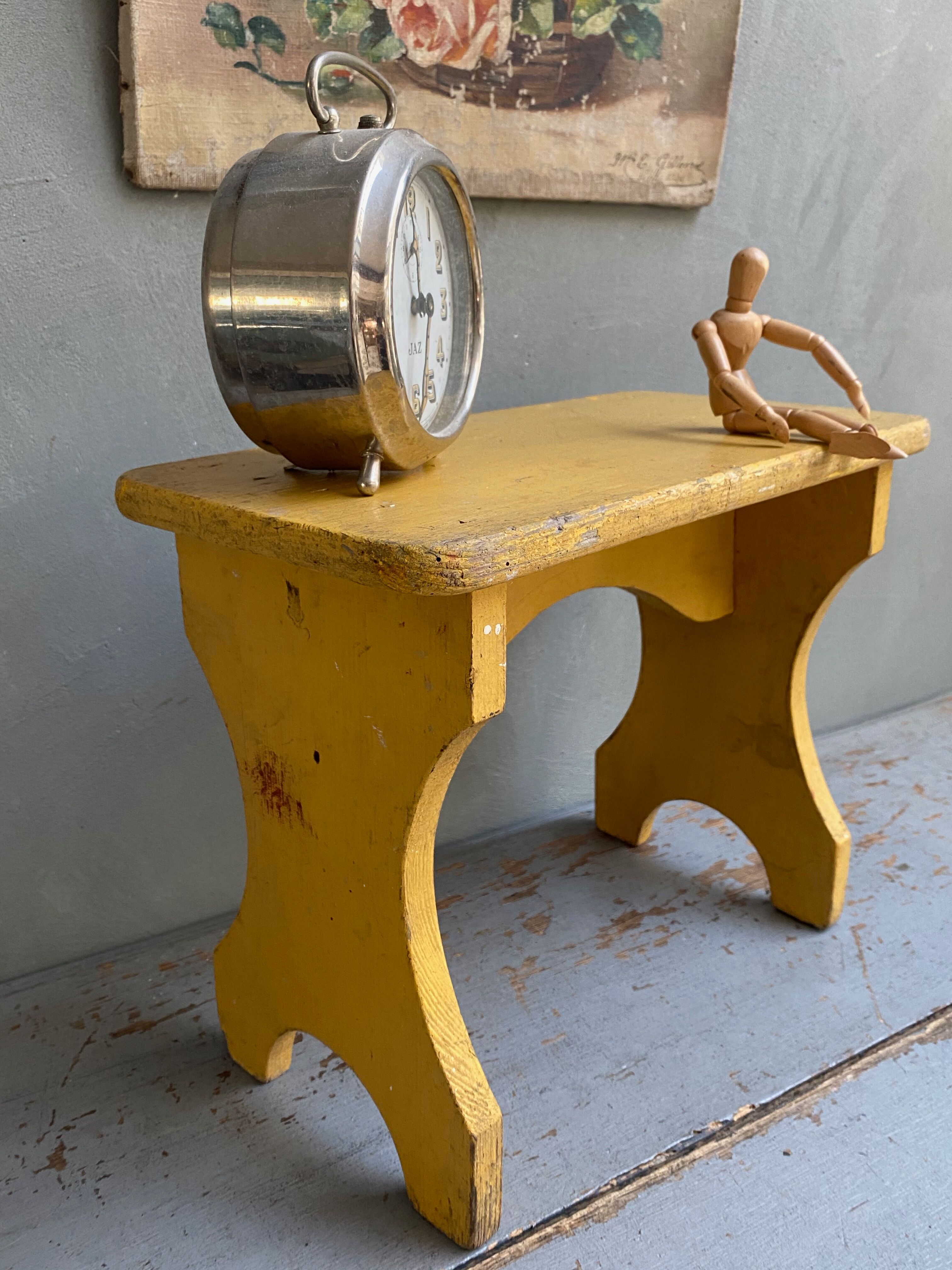 Patinated prayer bench