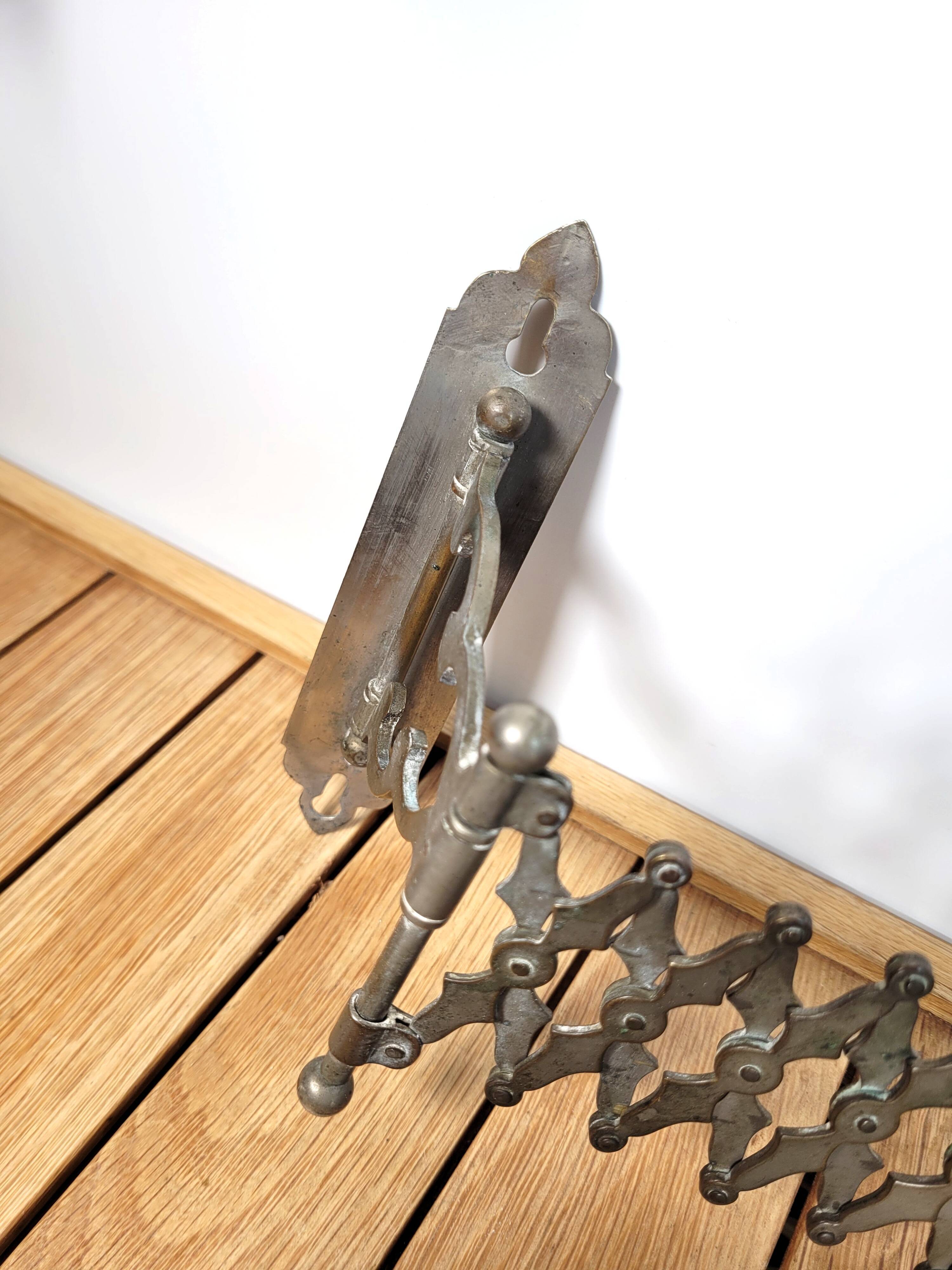 Extendable wall candle holder