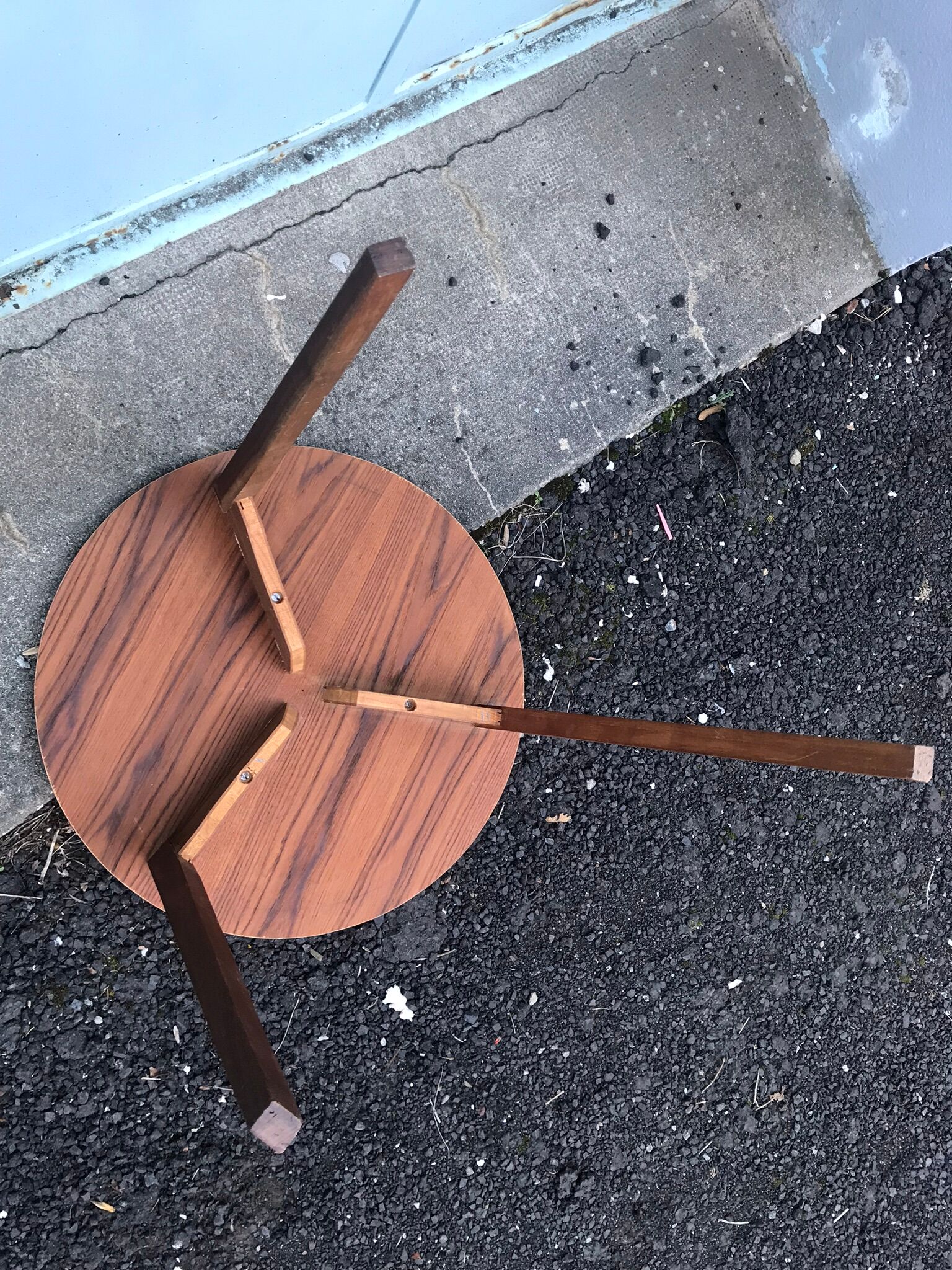 Table ronde tripode années 60