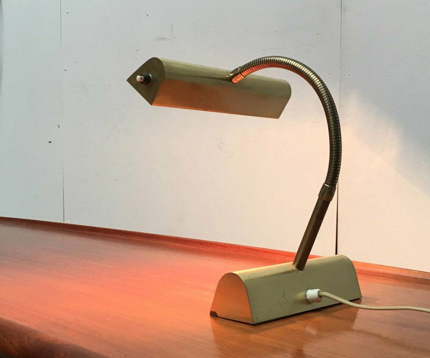 Mid-century brass swan neck table lamp in Hollywood Regency style from the 1960s.