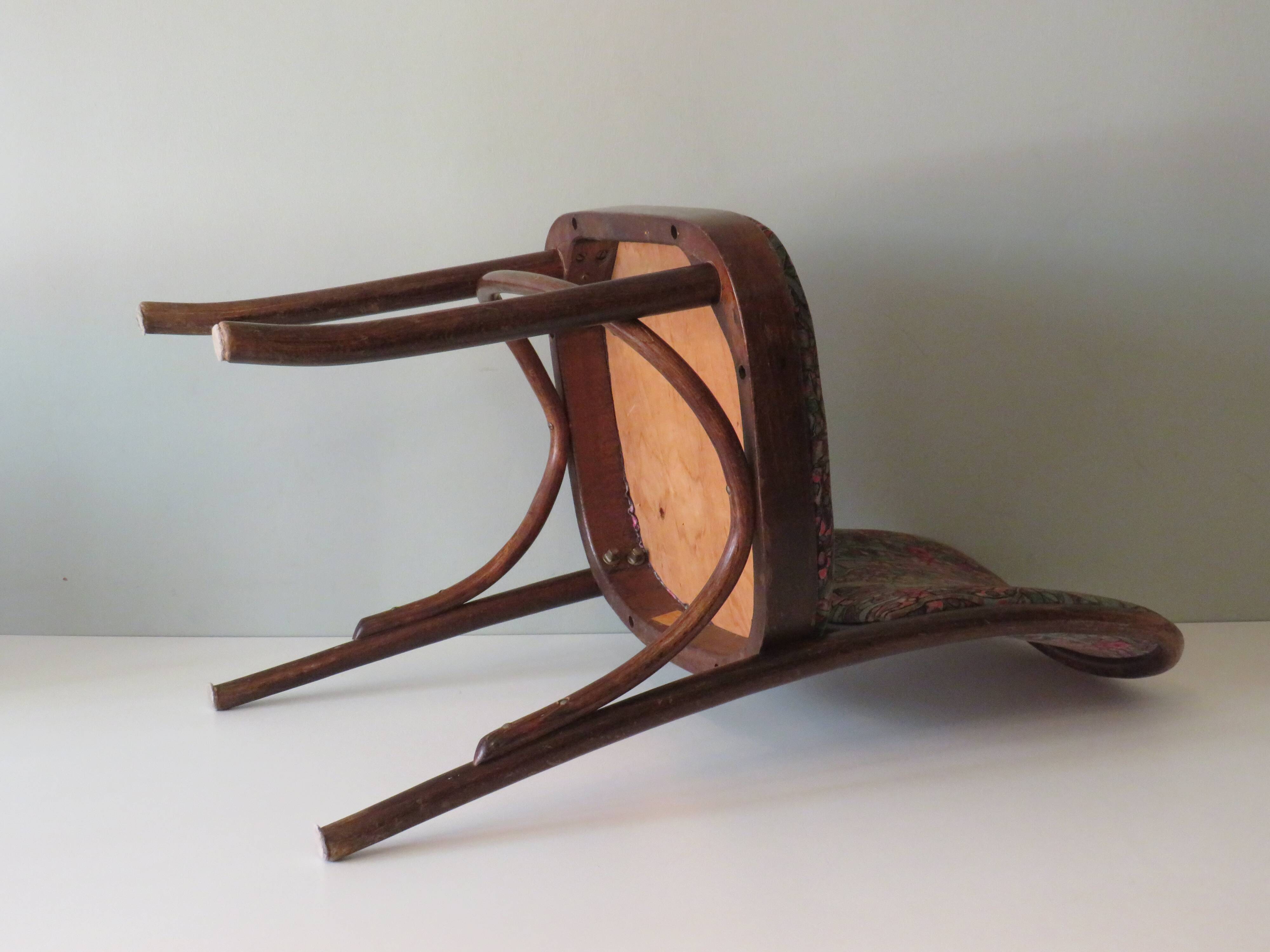 4 Thonet chairs, model Prague n° 811, first half of the twentieth century