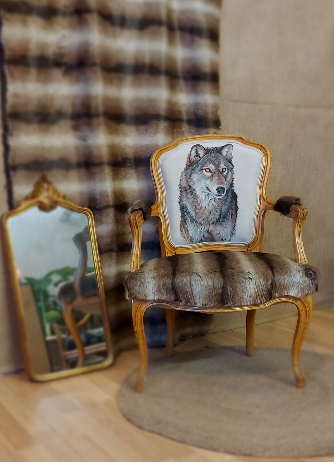 Armchair Louis XV head of wolf