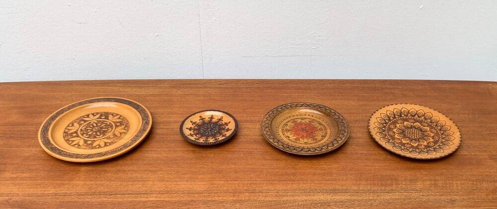 Vintage wooden wall plates, set of 4