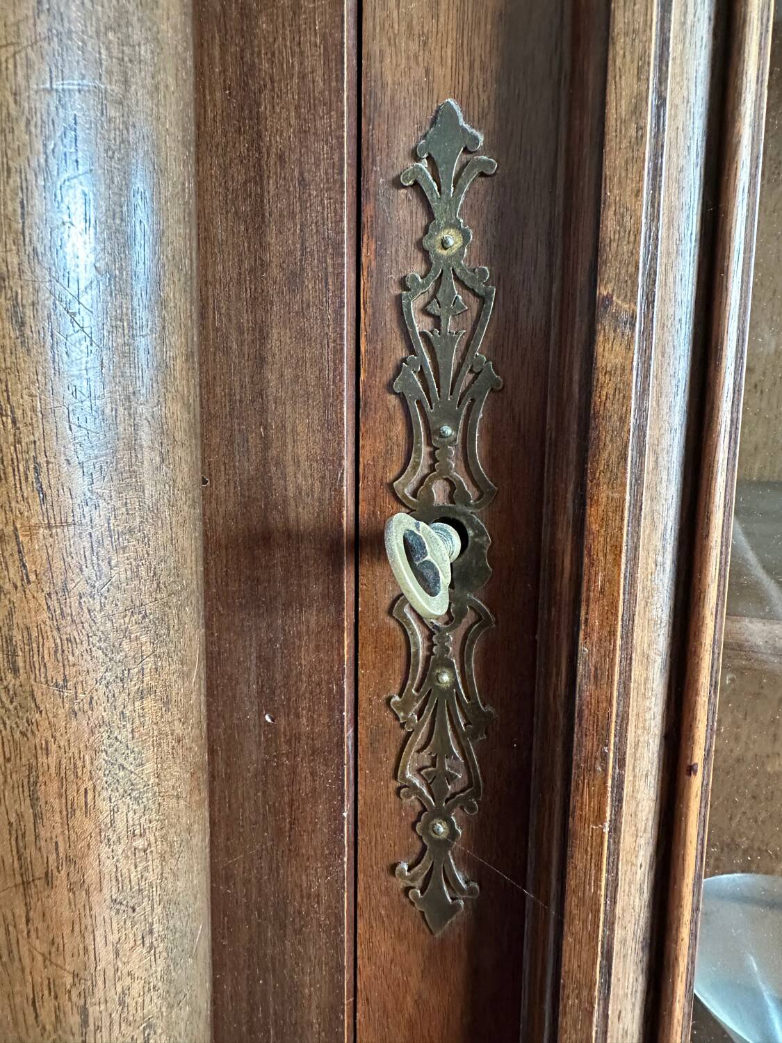 Large antique display cabinet – Henri II style – Late 19th century