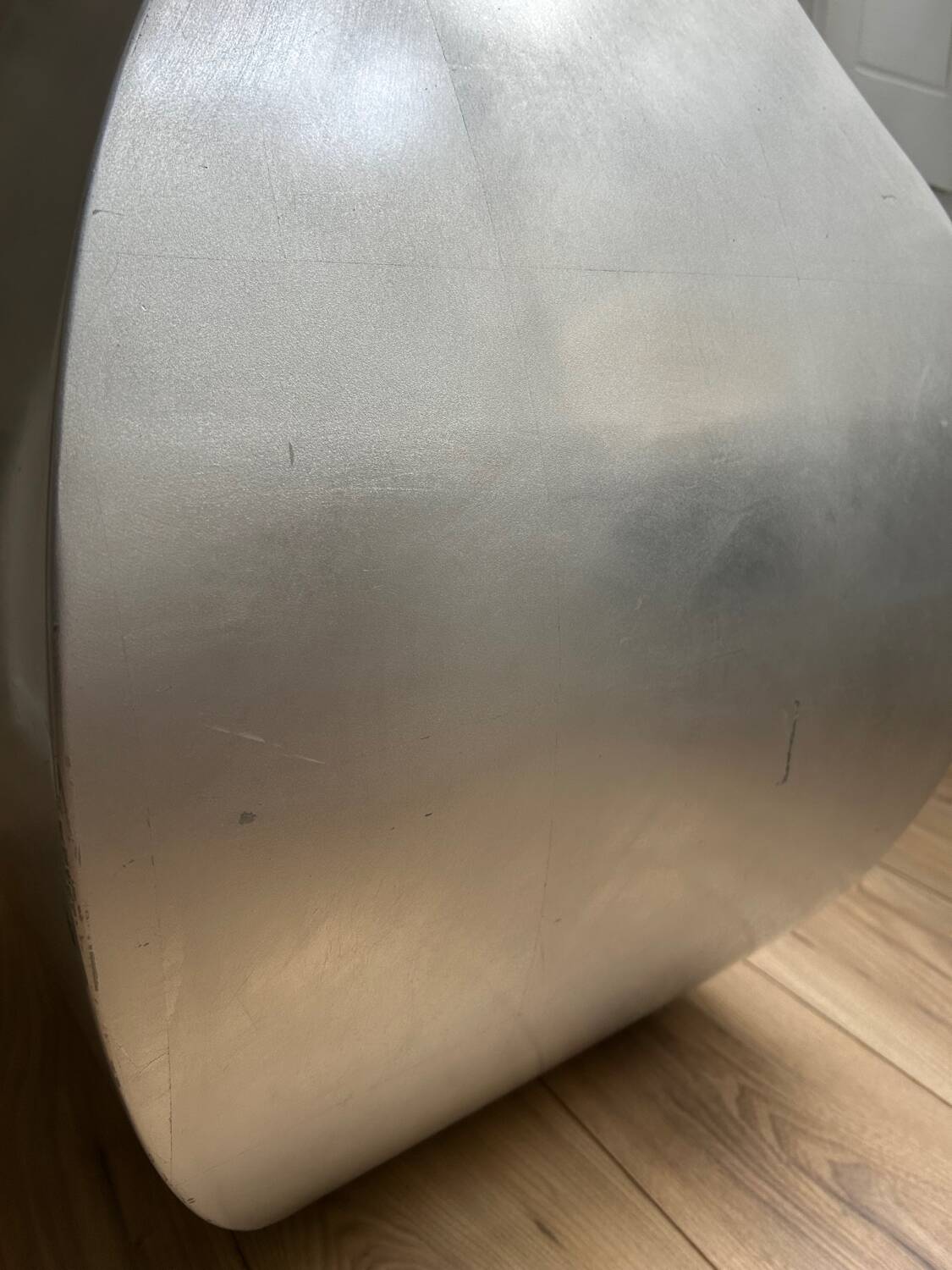 Monumental sculptural vase in aluminium – Italian design – De Castelli