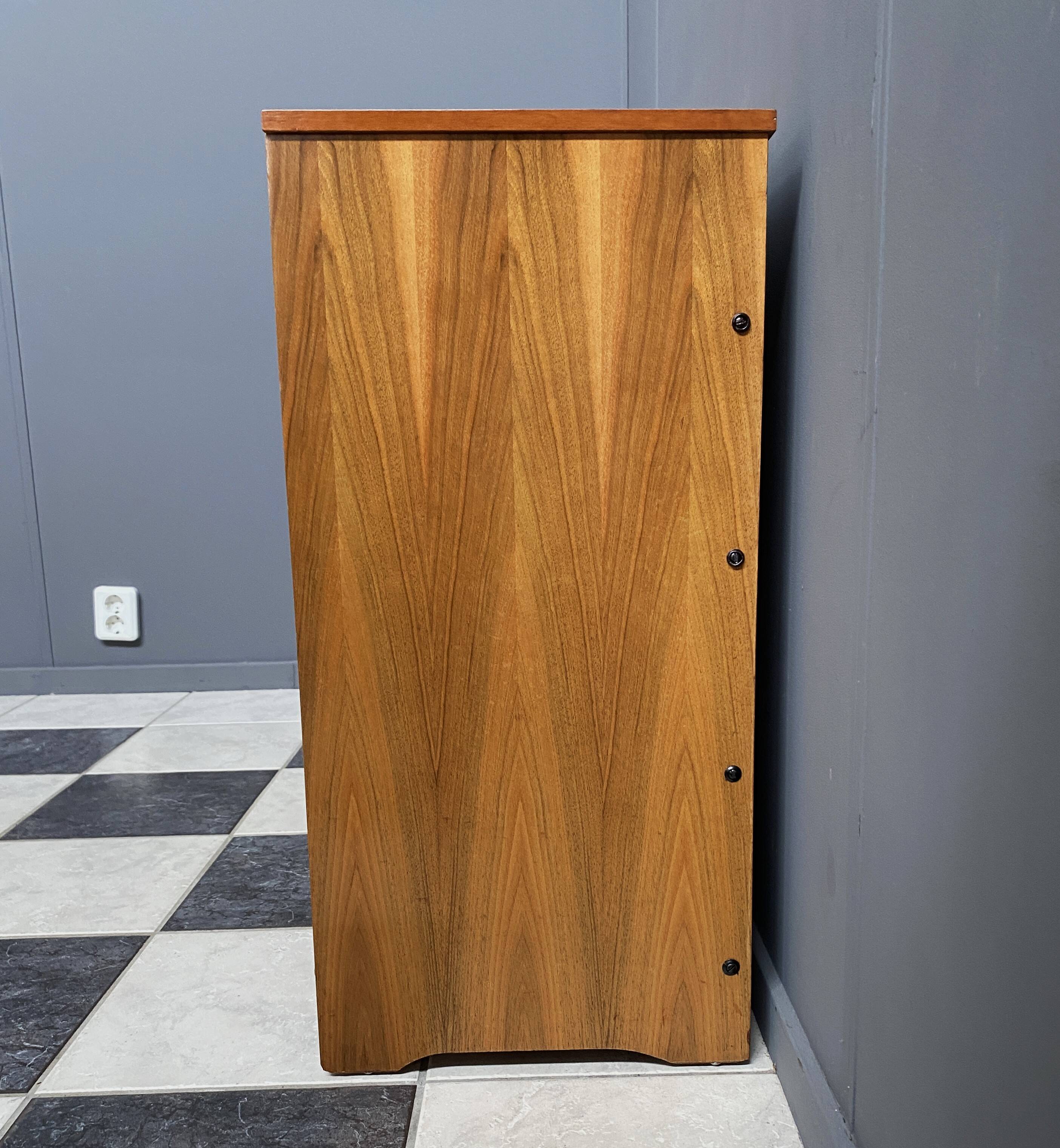 armoire à chaussures des années 1970