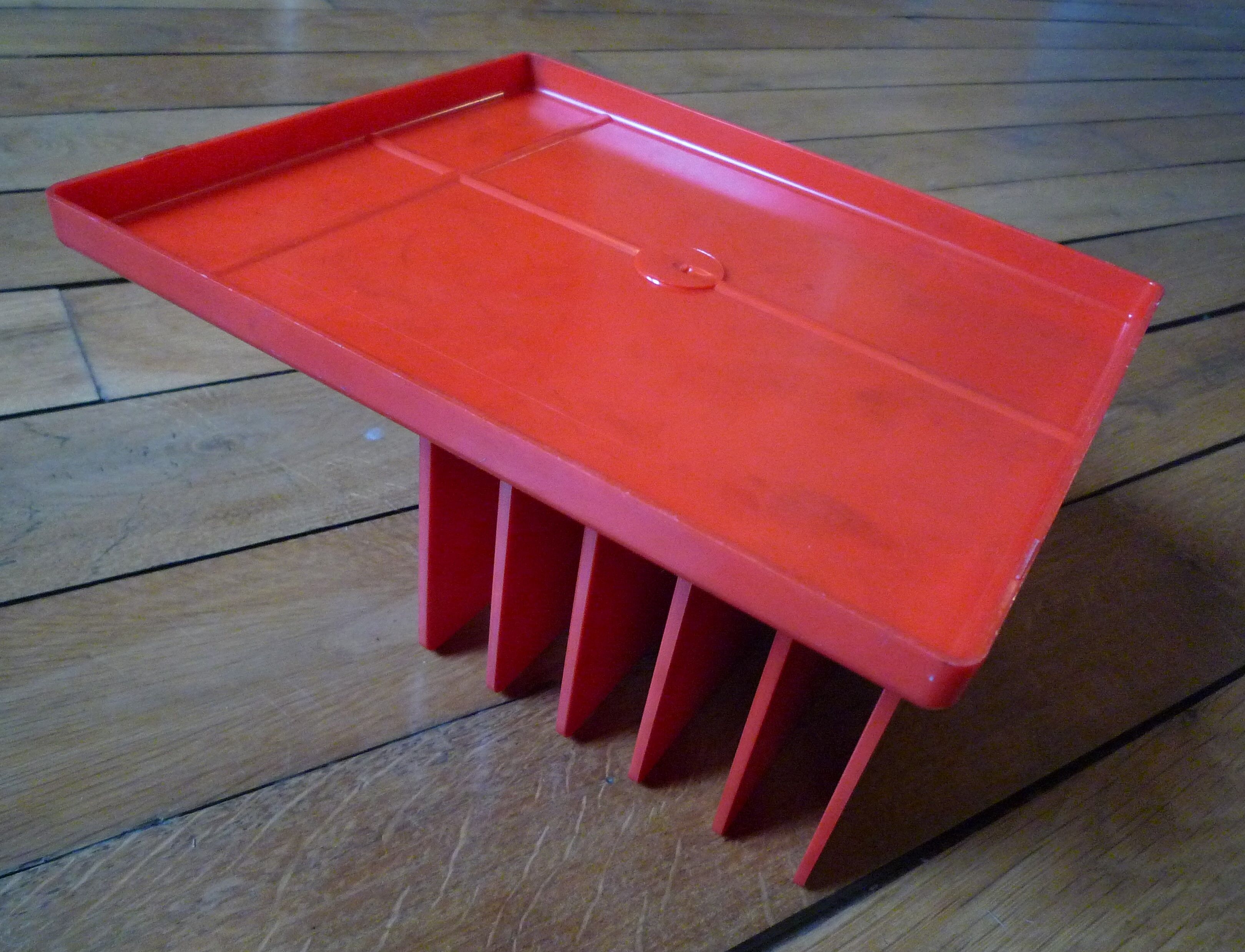 Pencil jar / letter range, vintage 80s, red plastic