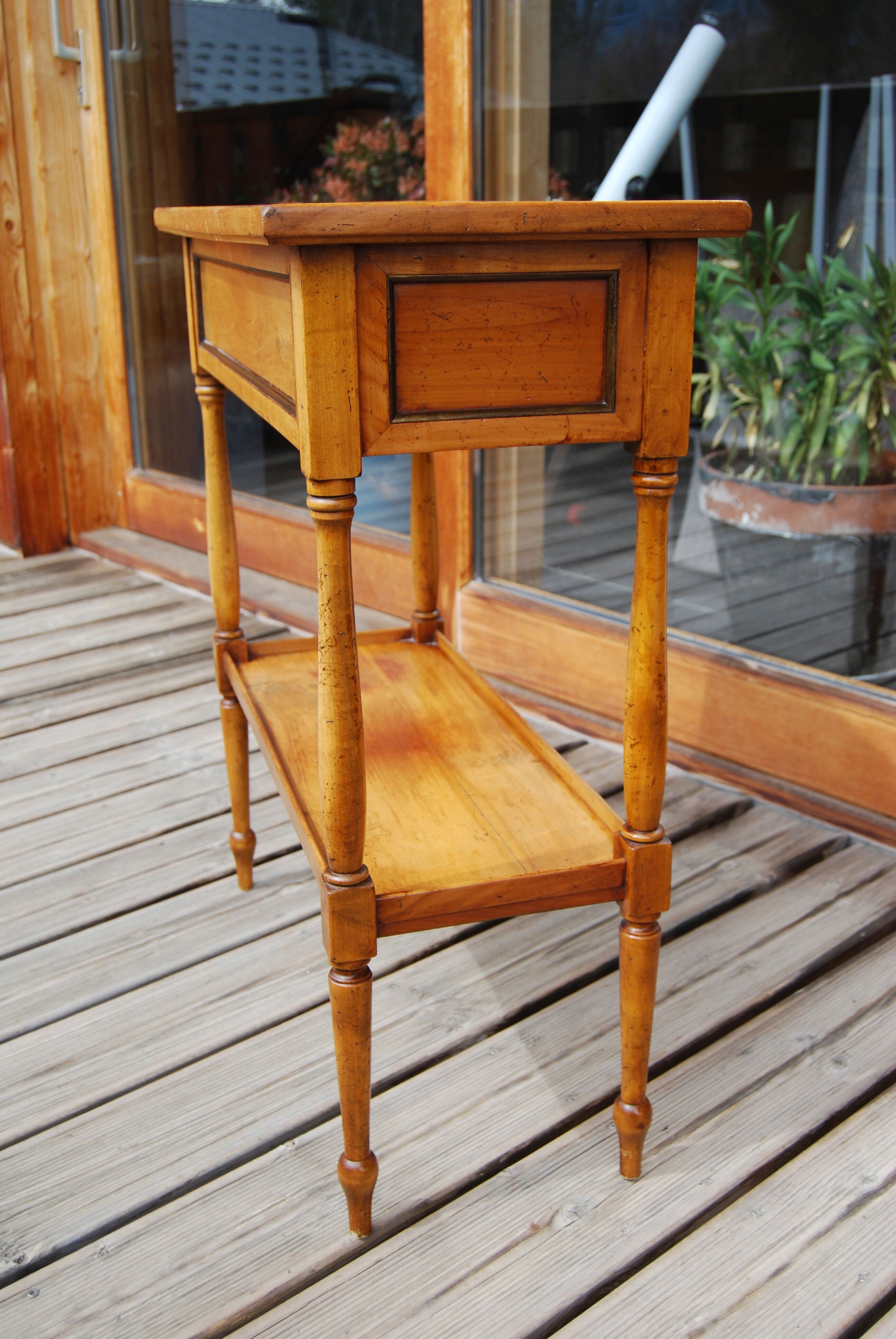 Executive-style indoor planter on feet
