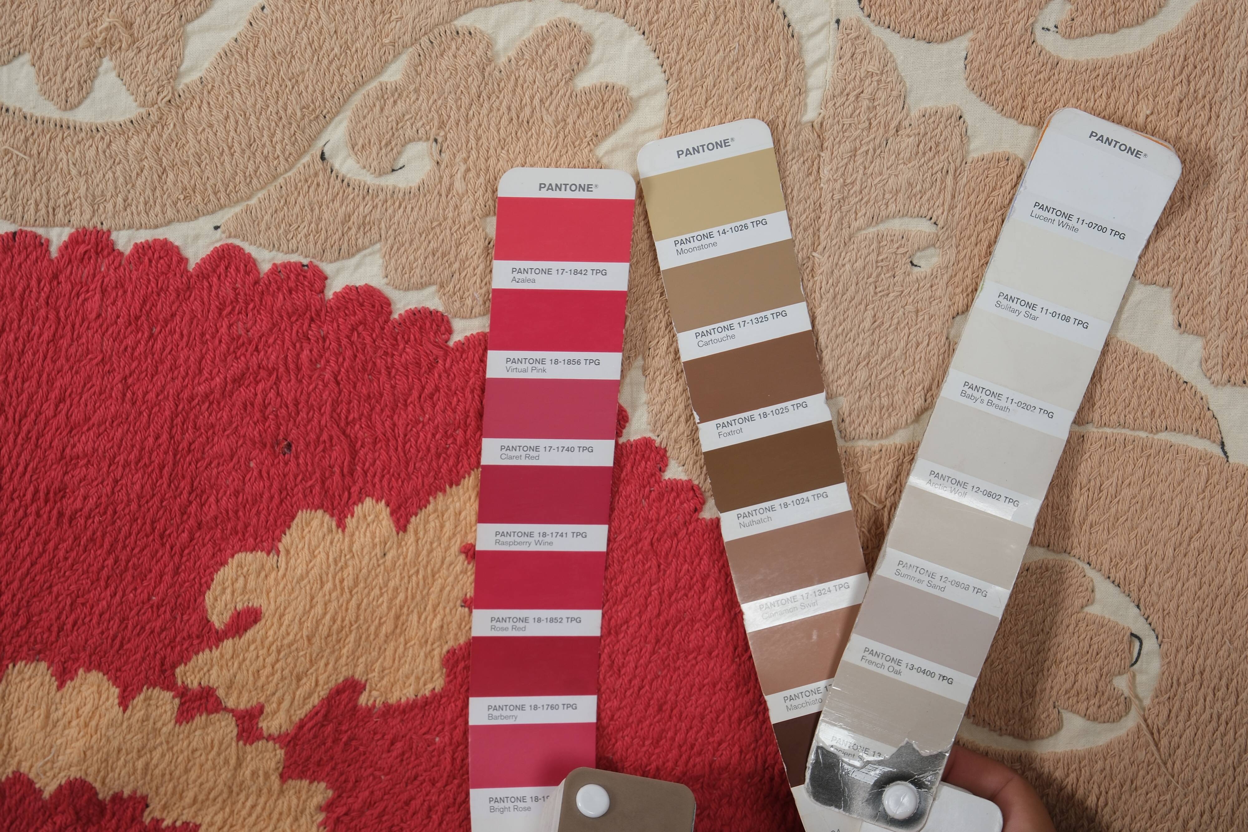 Hand knotted rug, vintage turkish rug 135x142 cm