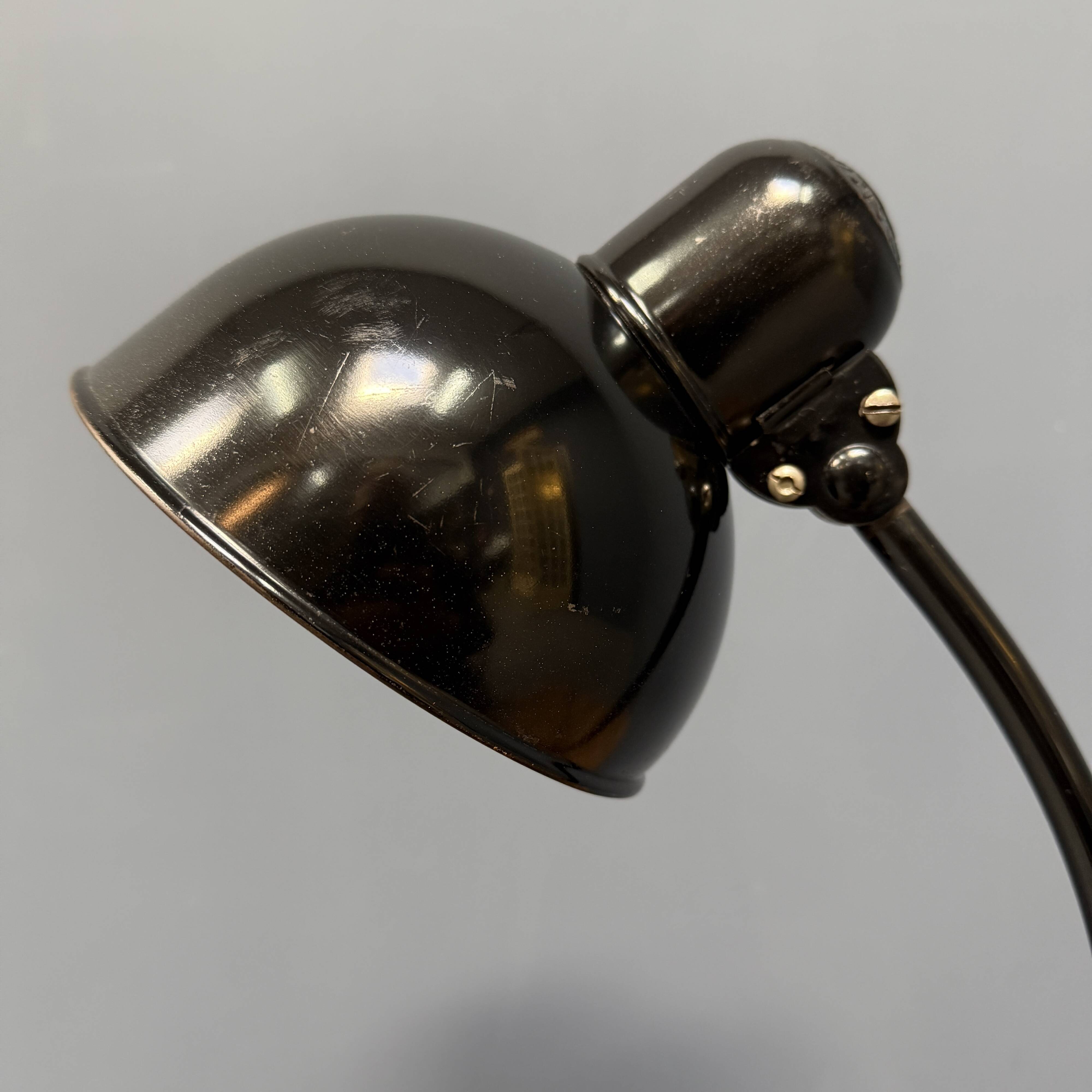 Lampe de bureau Bauhaus Kaiser Idell noire modèle 6556