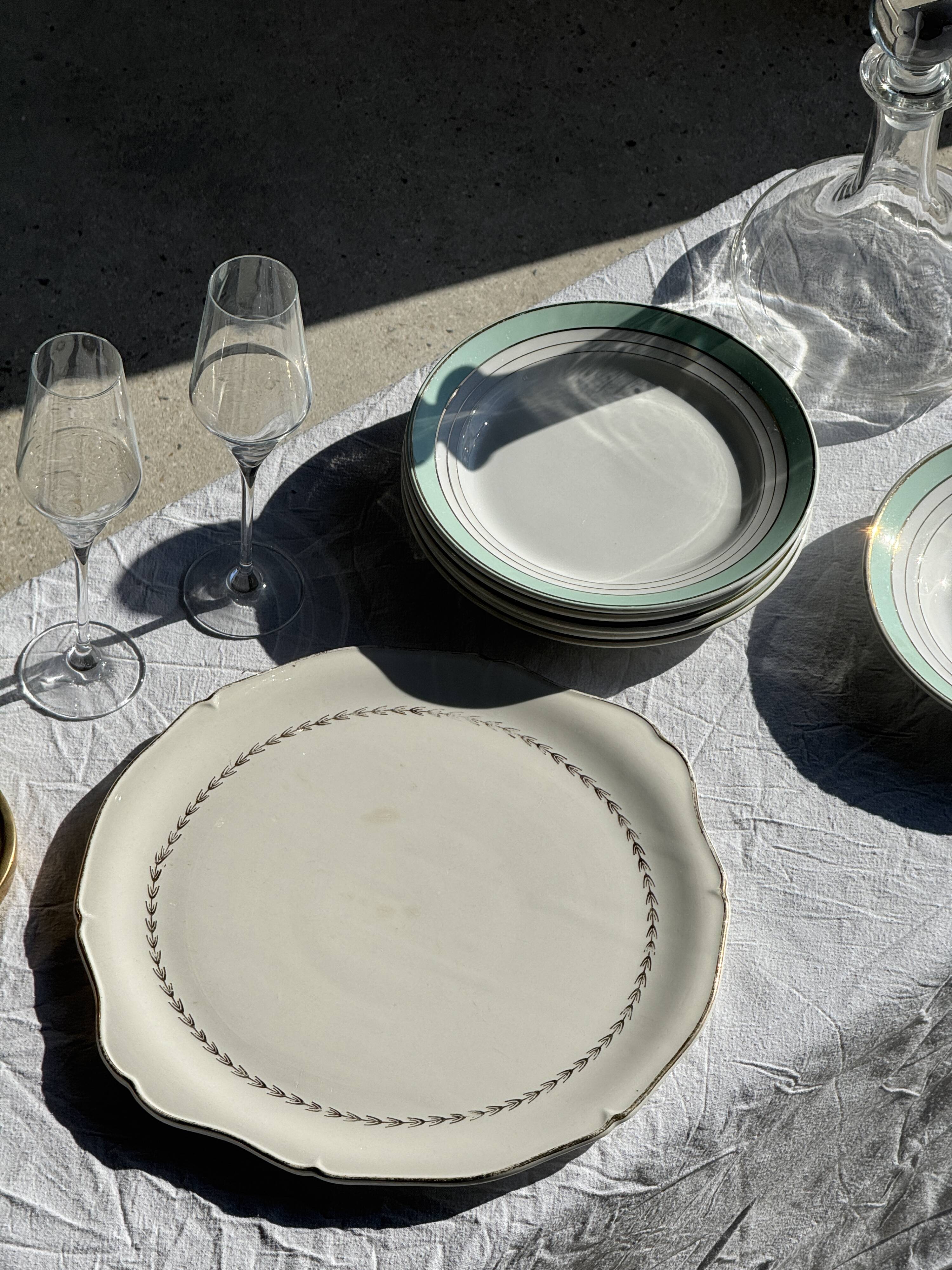 Set of 8 antique turquoise deep plates with a gold rim D22.5