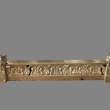 3 accessoires de cheminée en bronze doré 2 chenets et 1 barre de foyer