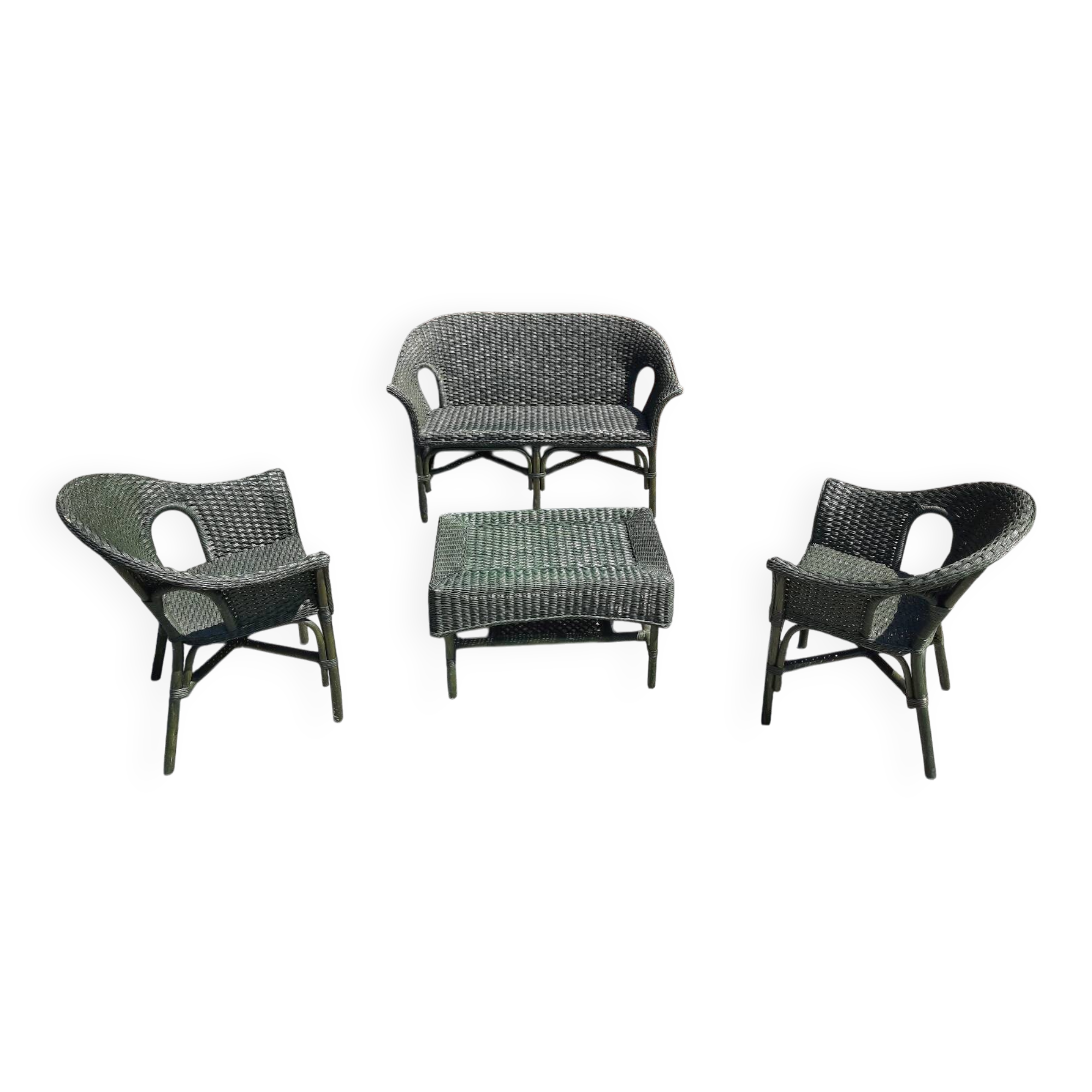 Salon de jardin complet en rotin. (Sofa, fauteuils x 2, table basse)