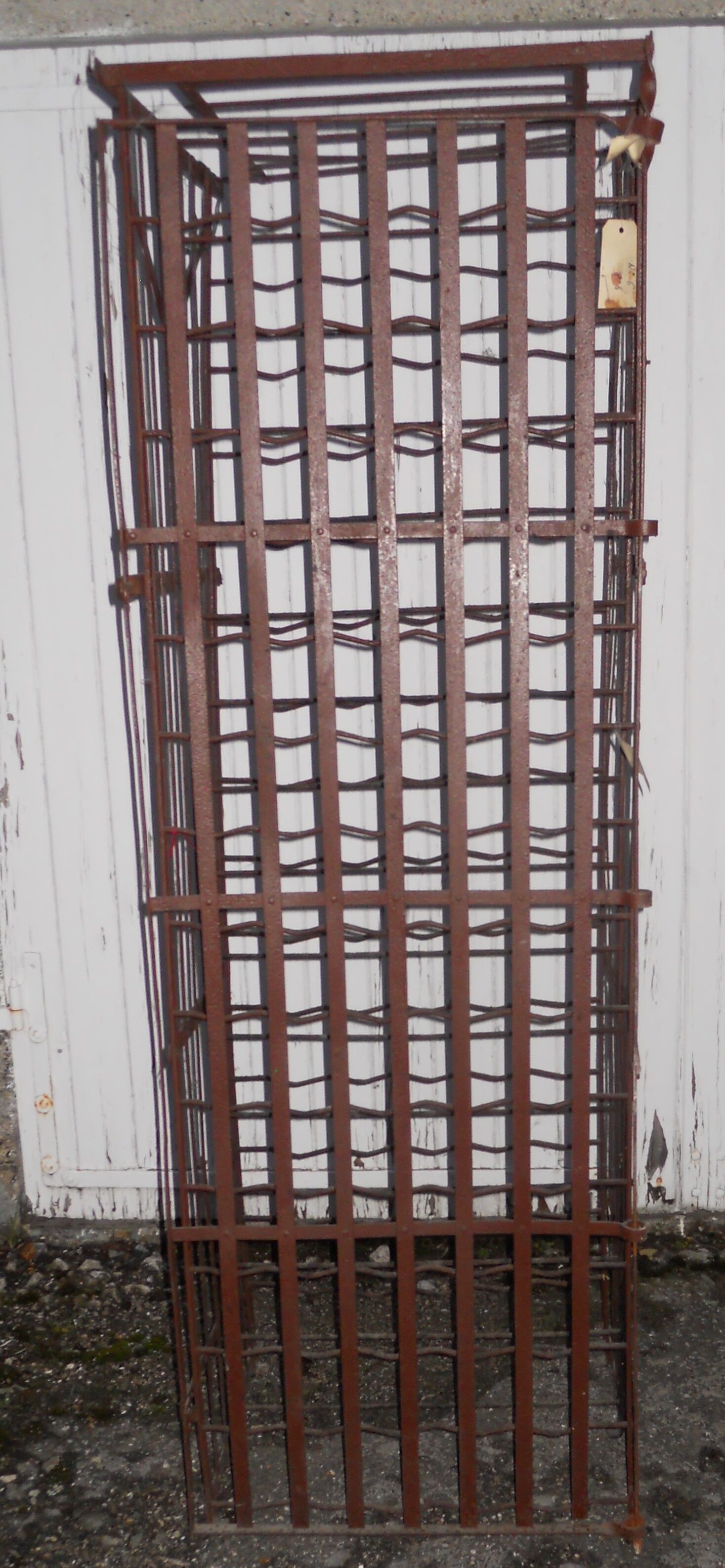 Metal wine cellar model cage