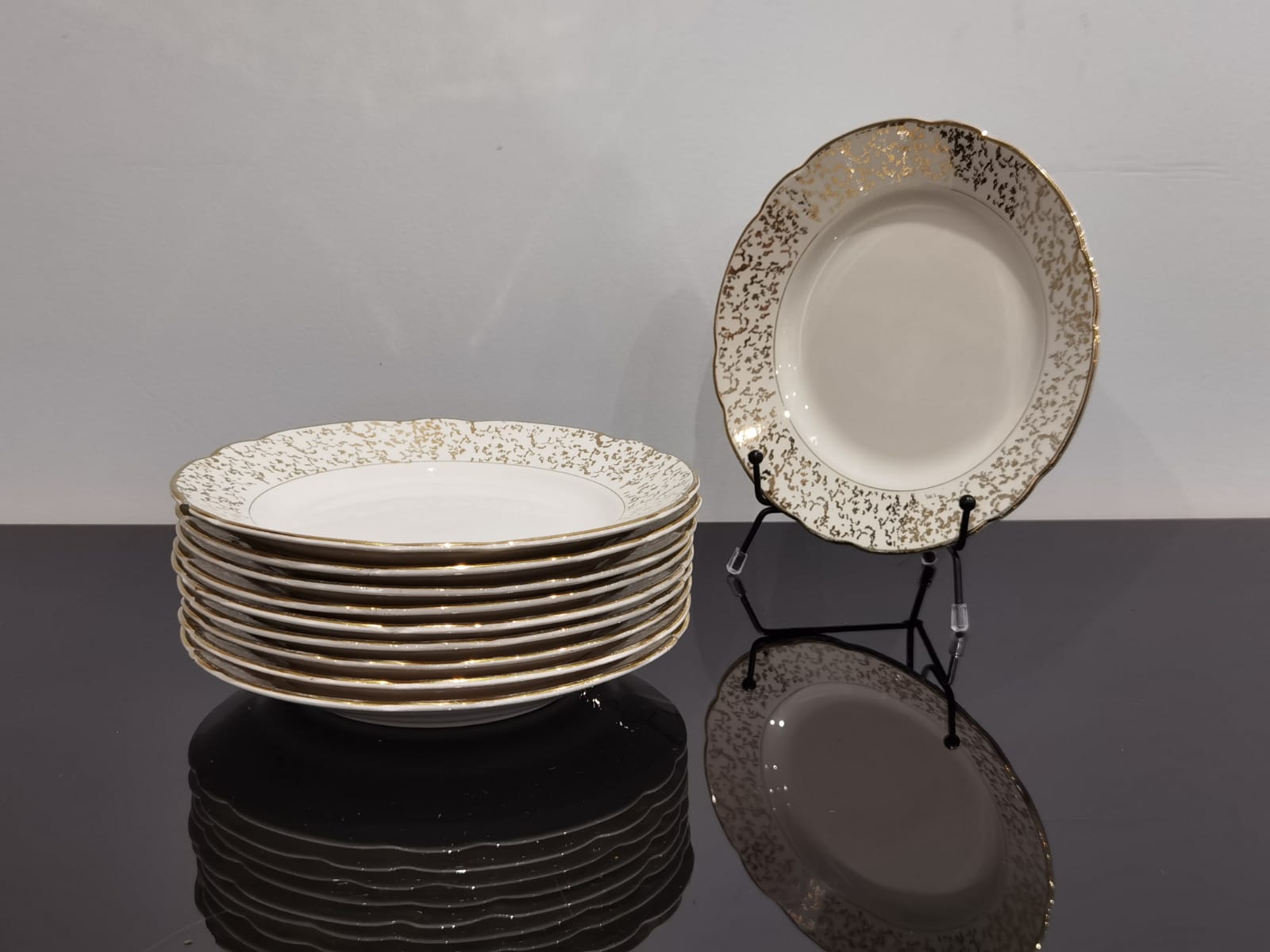 White and golden dessert plates Villeroy and Boch