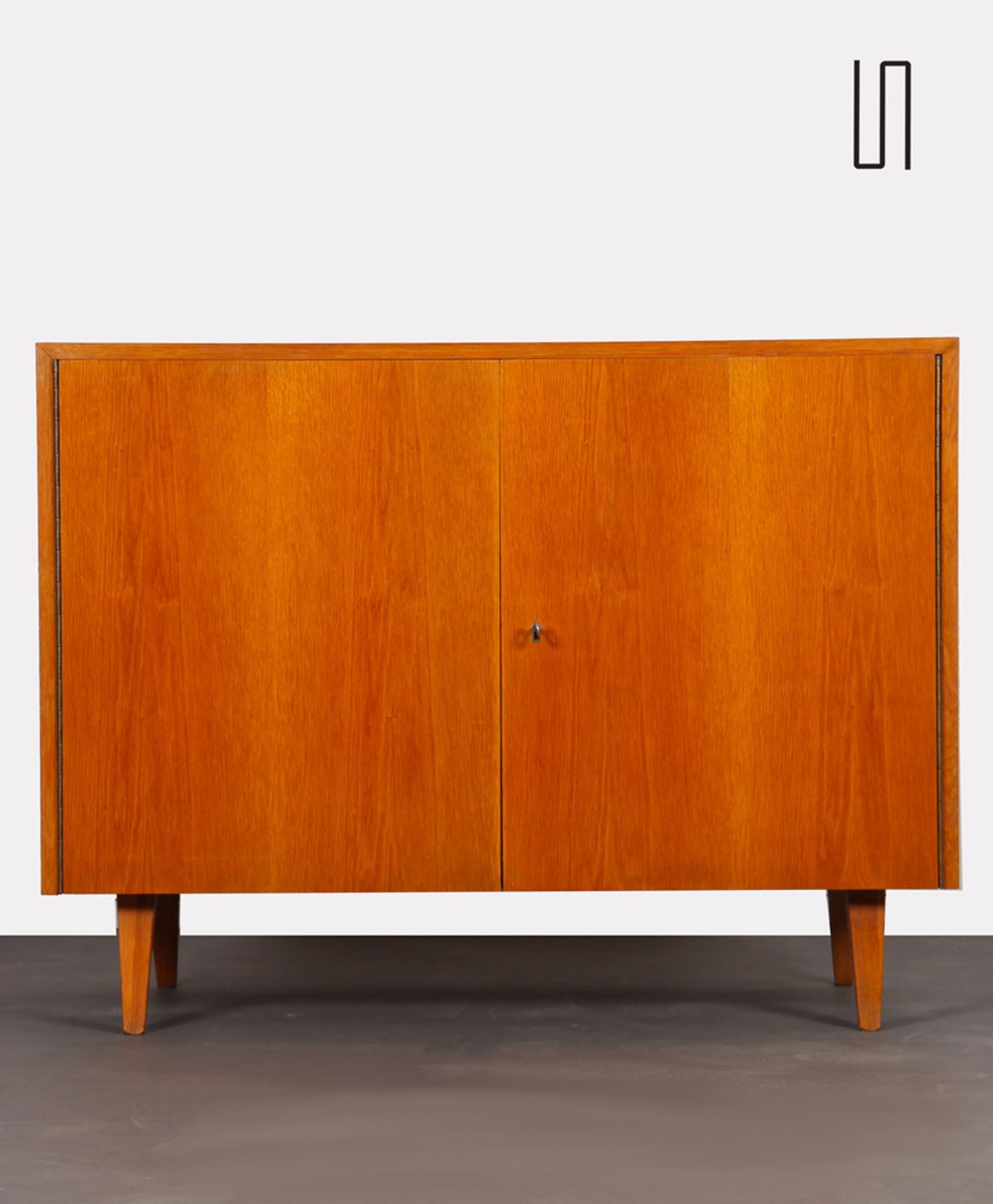 Czech vintage dresser edited by Drevozpracujici podnik, 1960