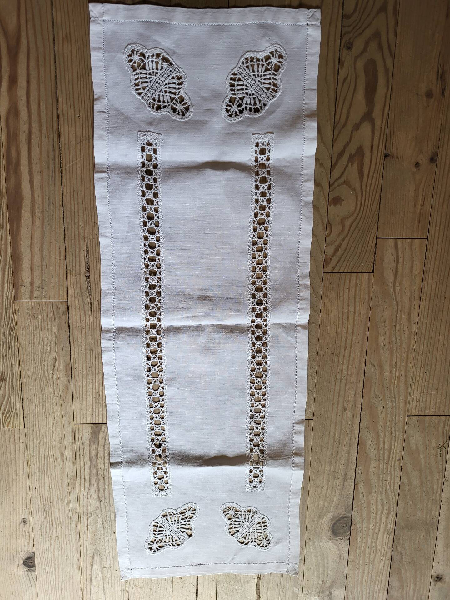 Chemin de table vintage en lin