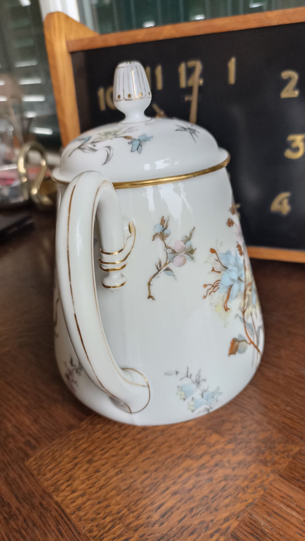 Paris porcelain pourer, Vermont Brothers of the nineteenth century