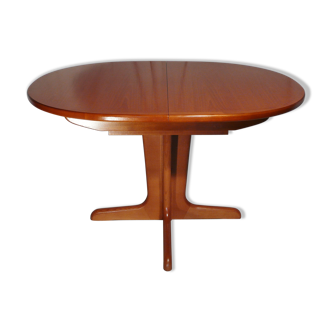 Scandinavian extendable oblong table in G Plan teak