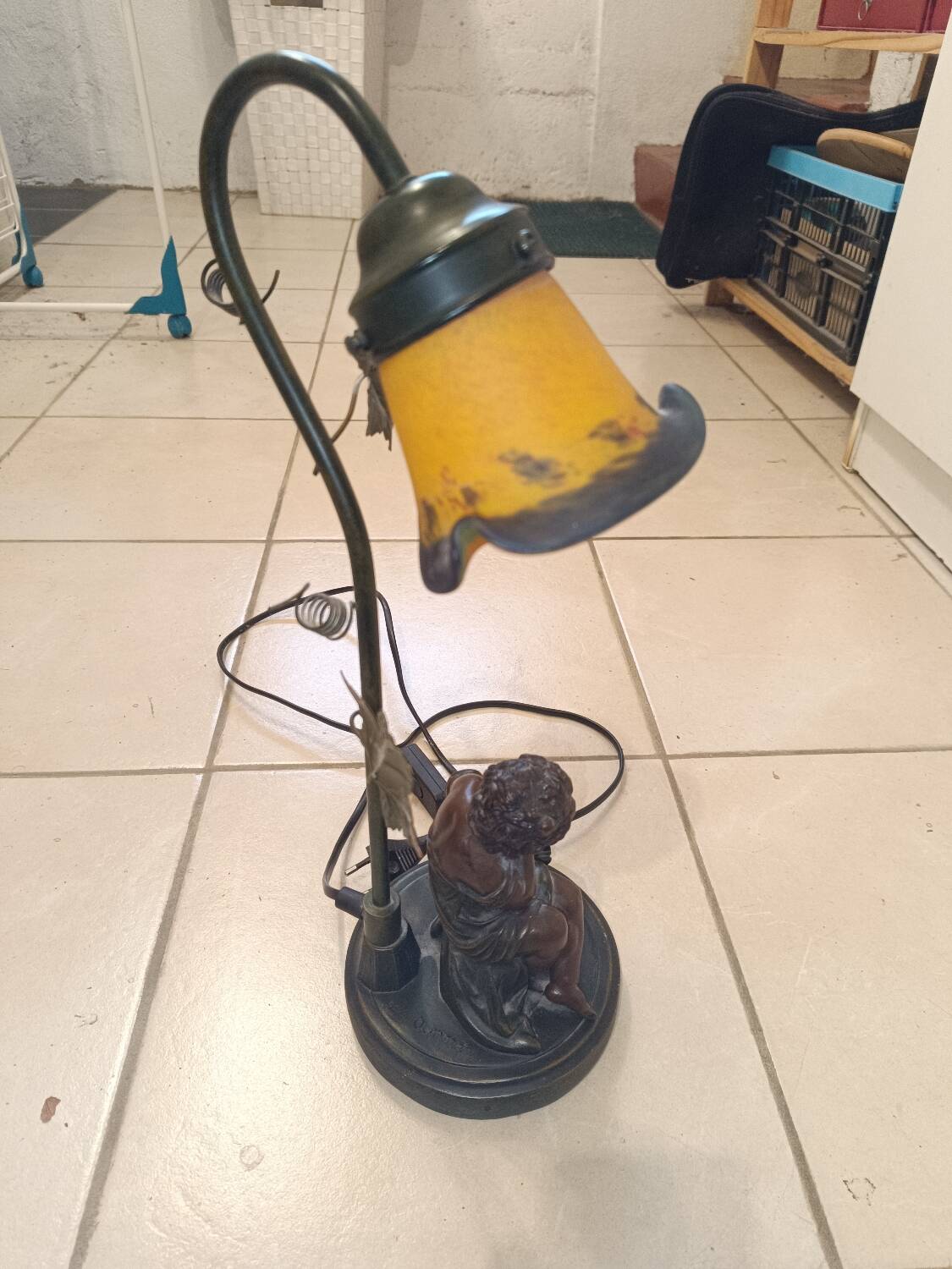 Tulip lamp