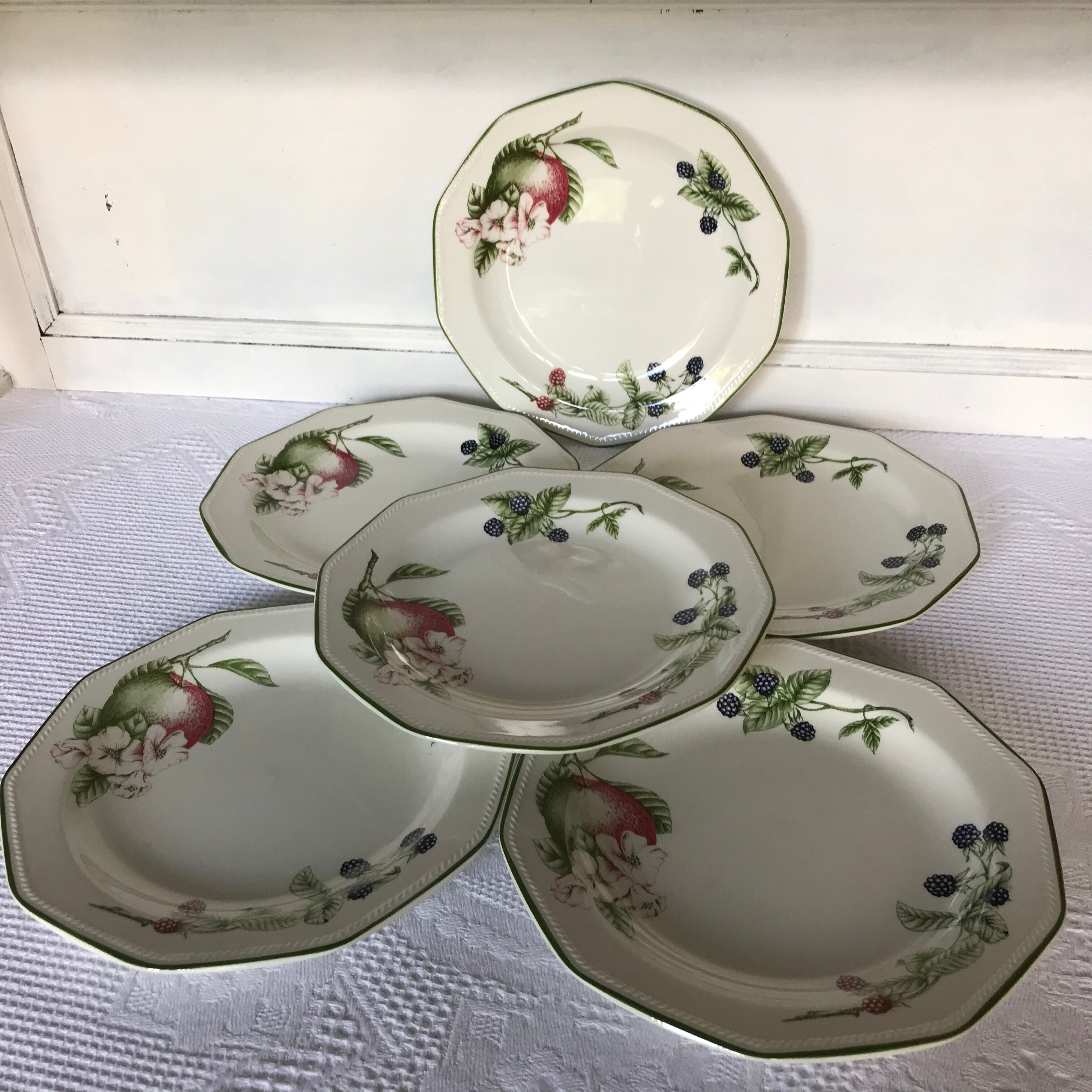 Set of 6 flat plates Churchill England