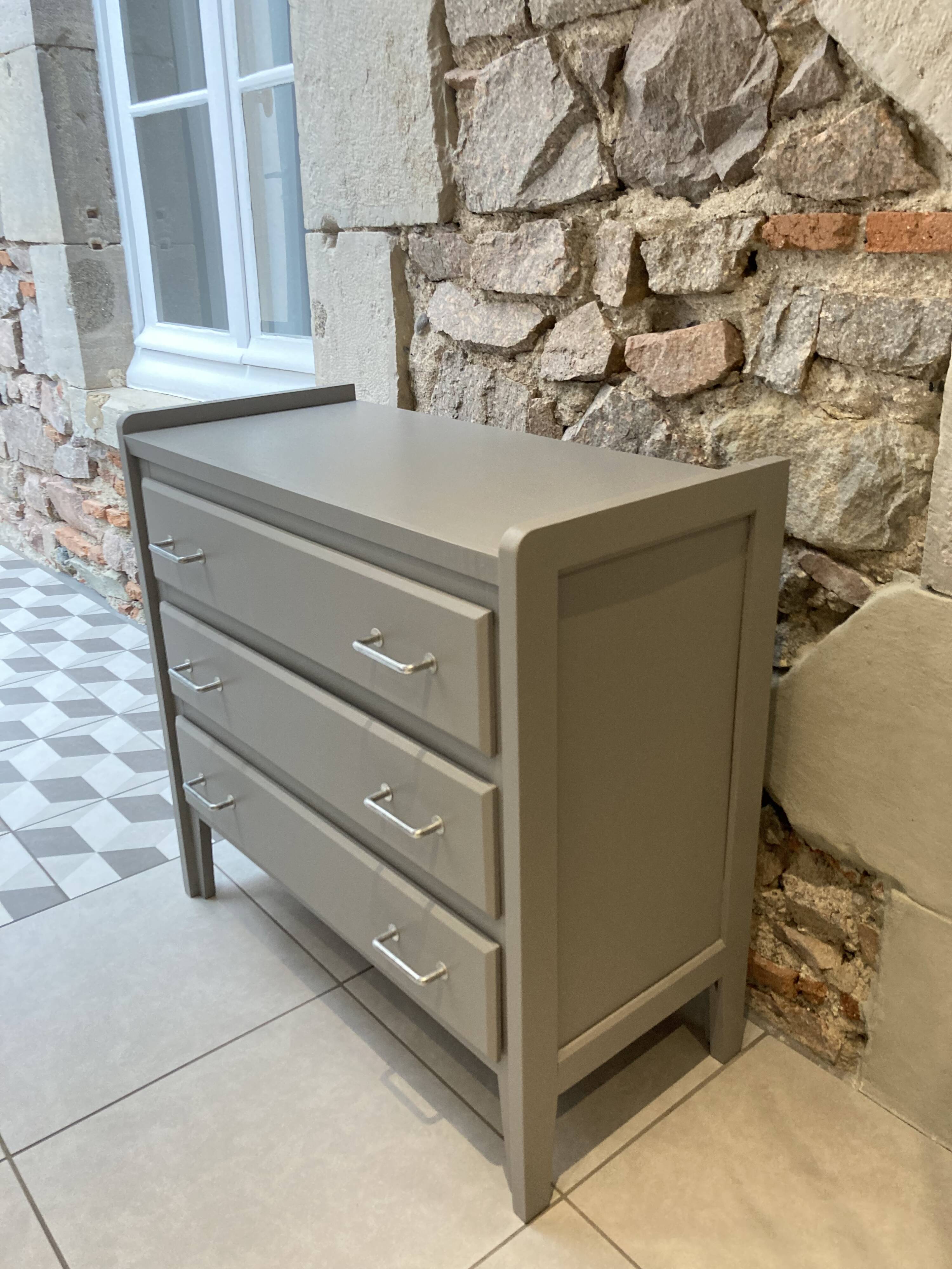 3-drawer ash gray chest of drawers from the 1950s
