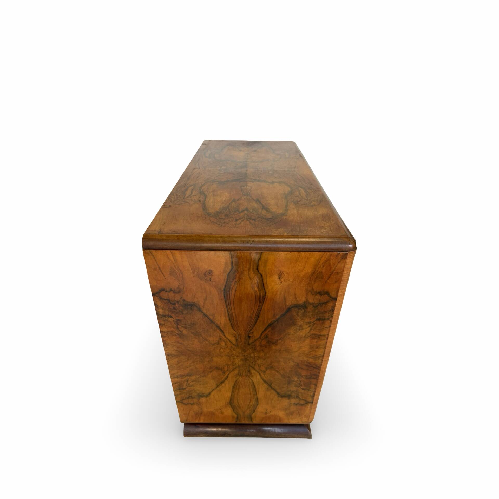 Walnut burl commode, Italian Art Deco, 1940s.