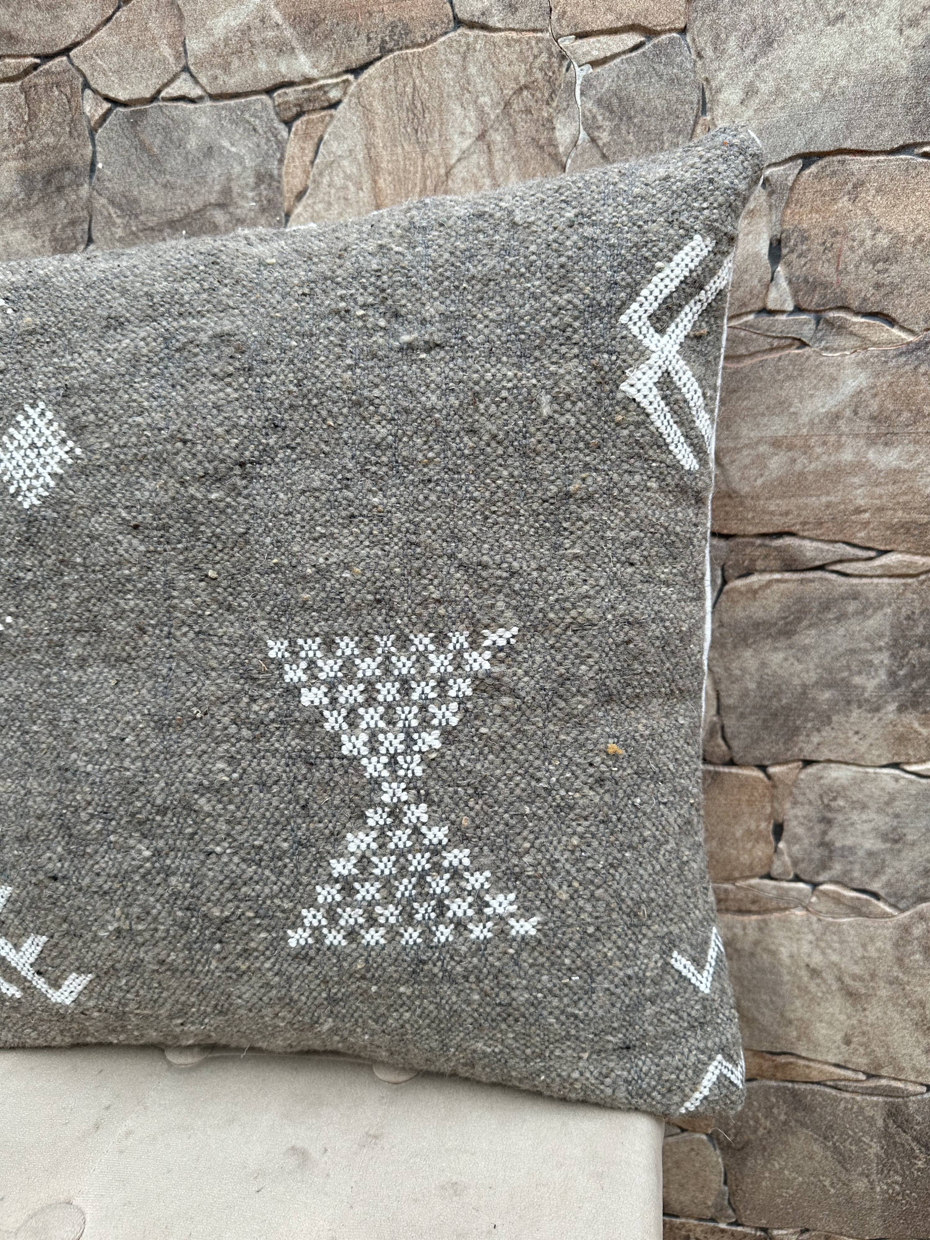 Moroccan kilim cushion cover handmade: Berber wool cushion