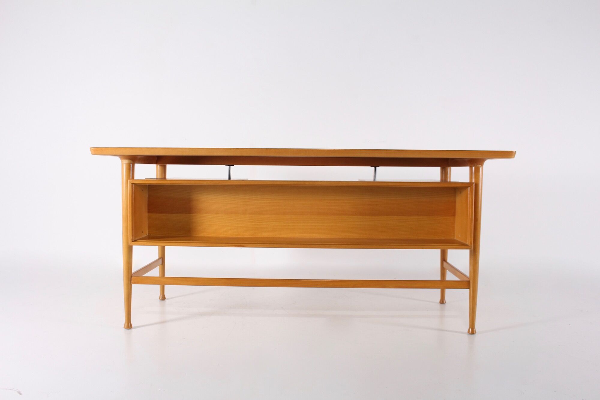 Scandinavian desk all sides