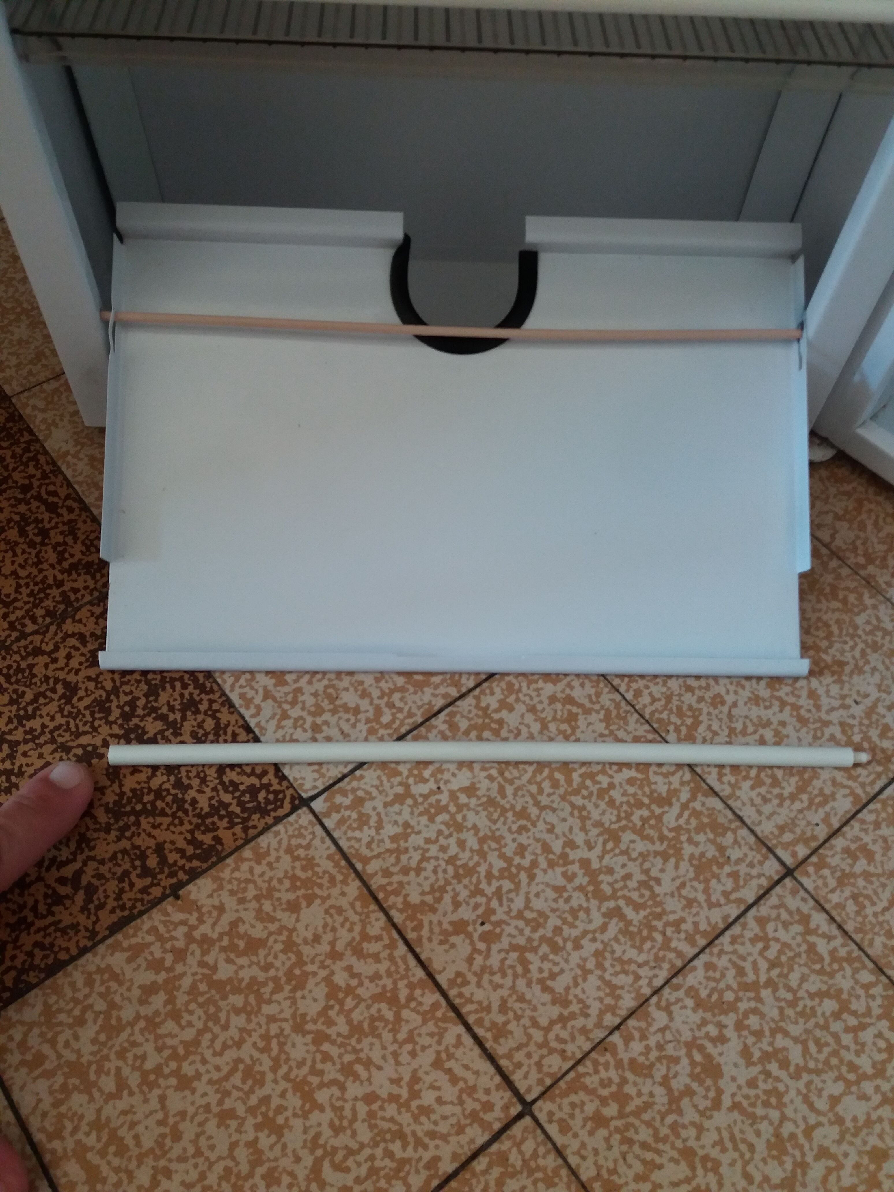 Armoire à pharmacie en métal laqué blanc