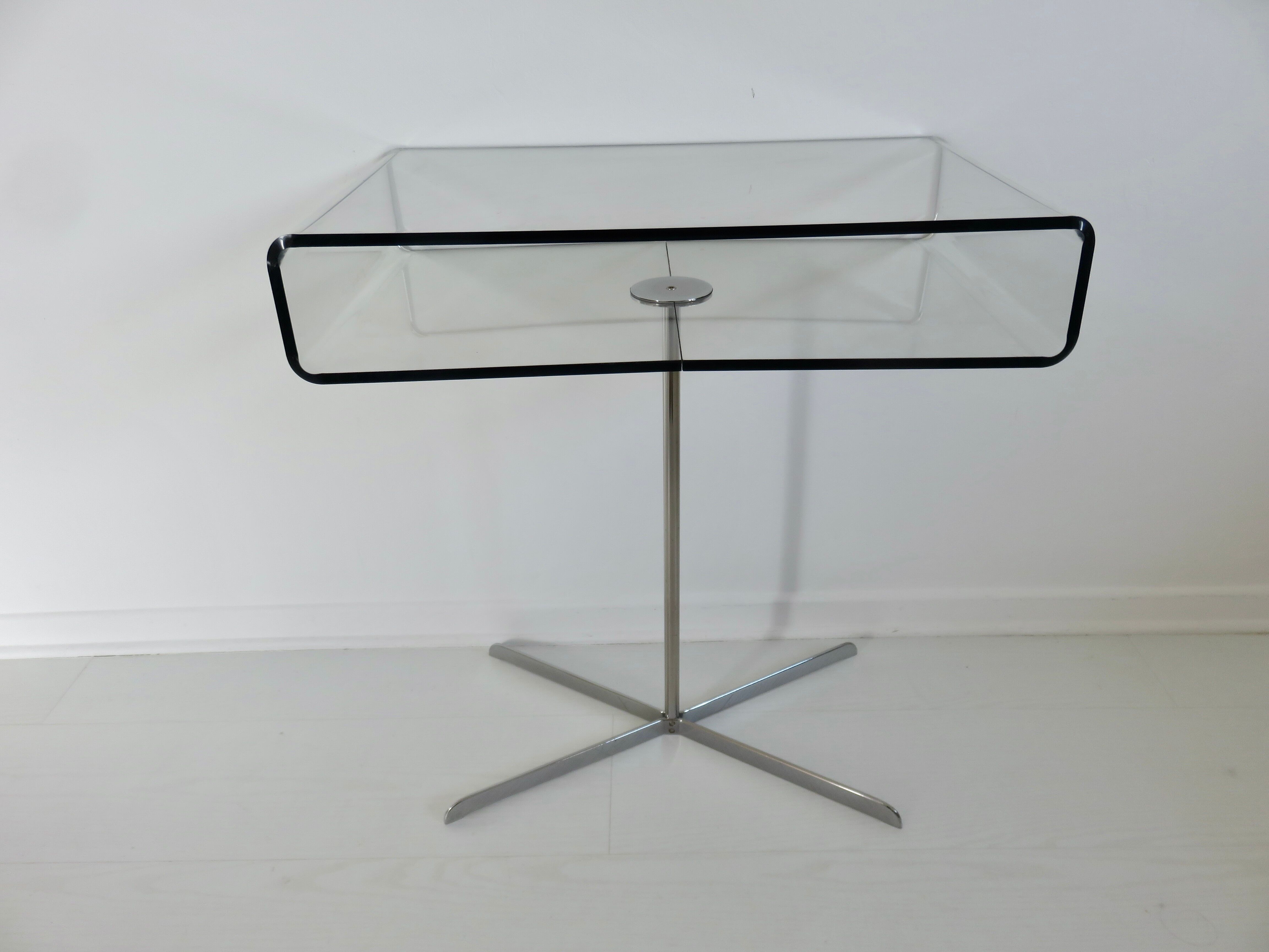 Table, side table, Roche Bobois in plexiglass and chrome metal from the 1980s.