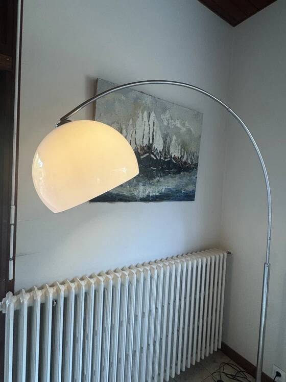 Large vintage Italian arc floor lamp – 1970s – Marble, chrome, and opaline diffuser