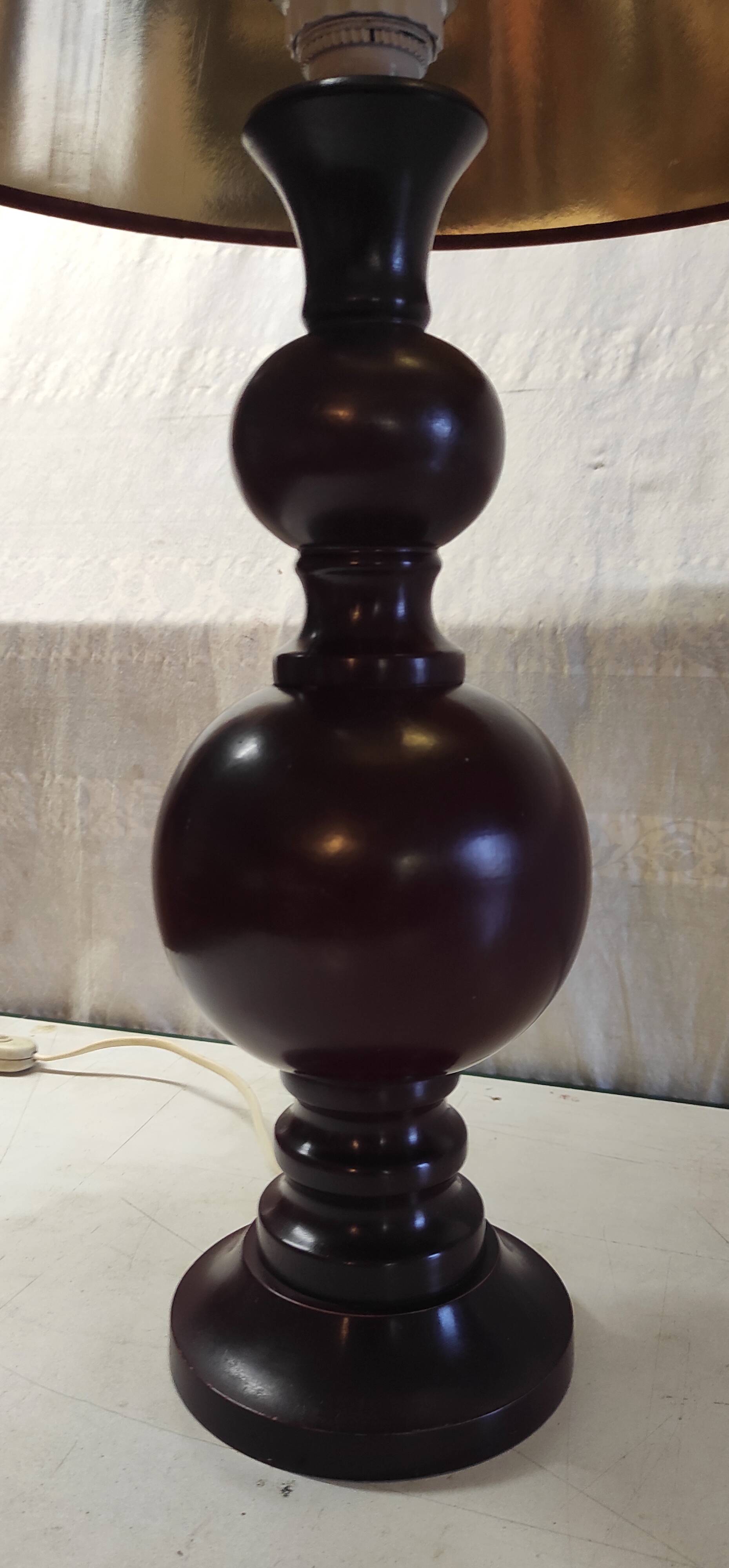 Turned wood table lamp in plum color - 1970s