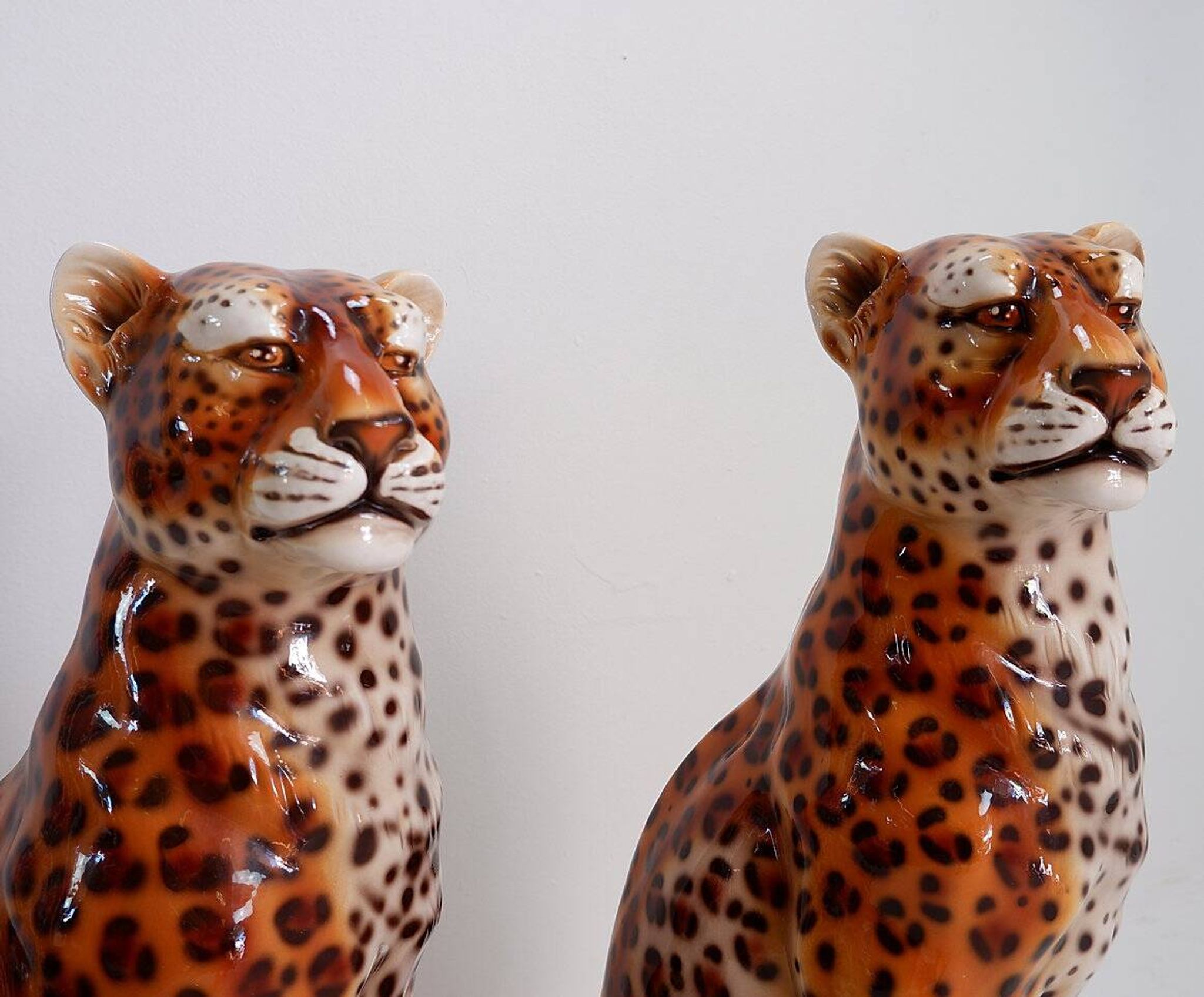 Couple of vintage ceramic leopards sculptures - Italy circa 1980s