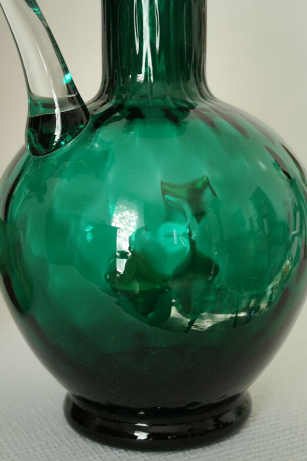 Vase cruche en verre soufflé vert vintage