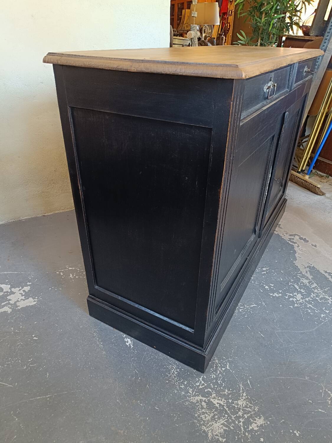 Black buffet
