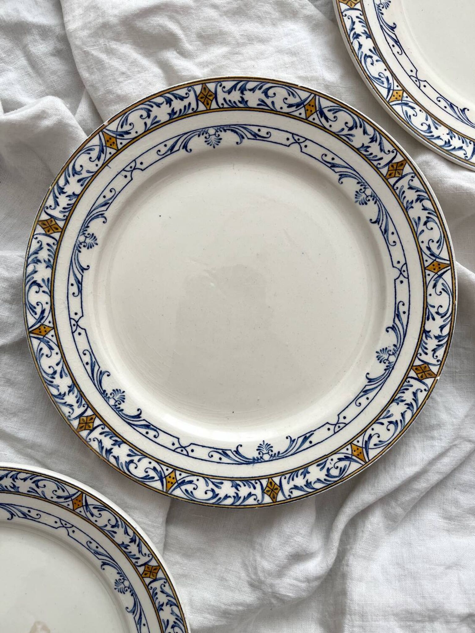 4 “Colbert” ironstone dessert plates from Creil and Montereau