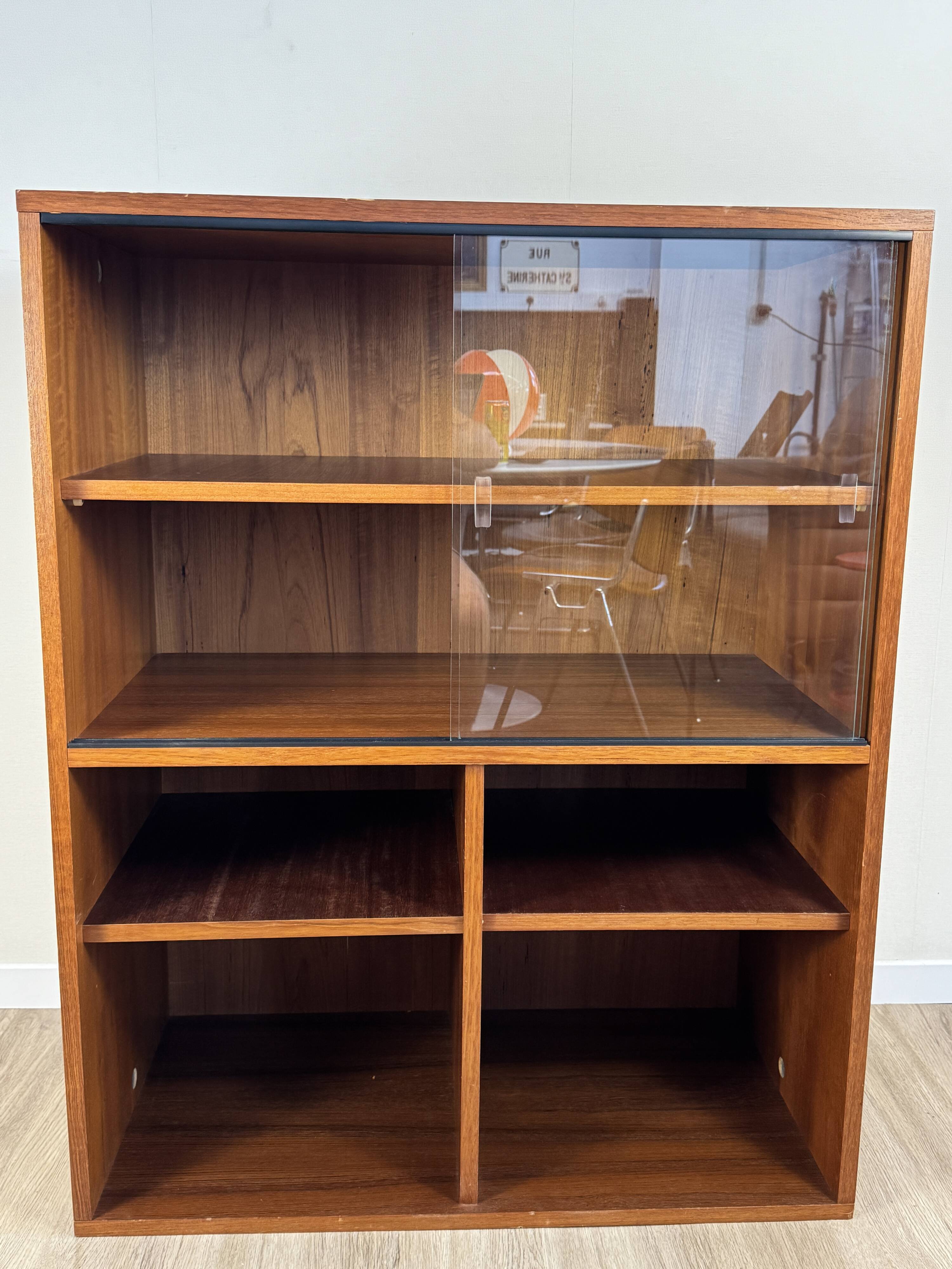 Teak bookshelf, sliding display + open storage, 60s/70s